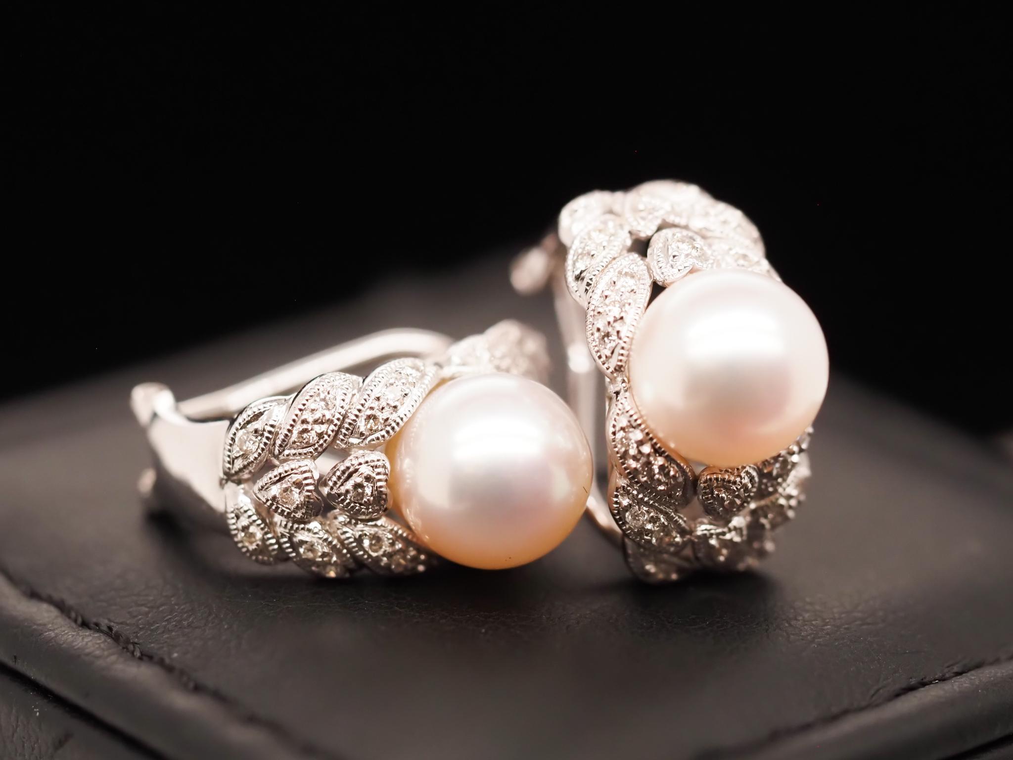 18K White Gold Diamond and Pearl Earrings In Excellent Condition For Sale In Atlanta, GA