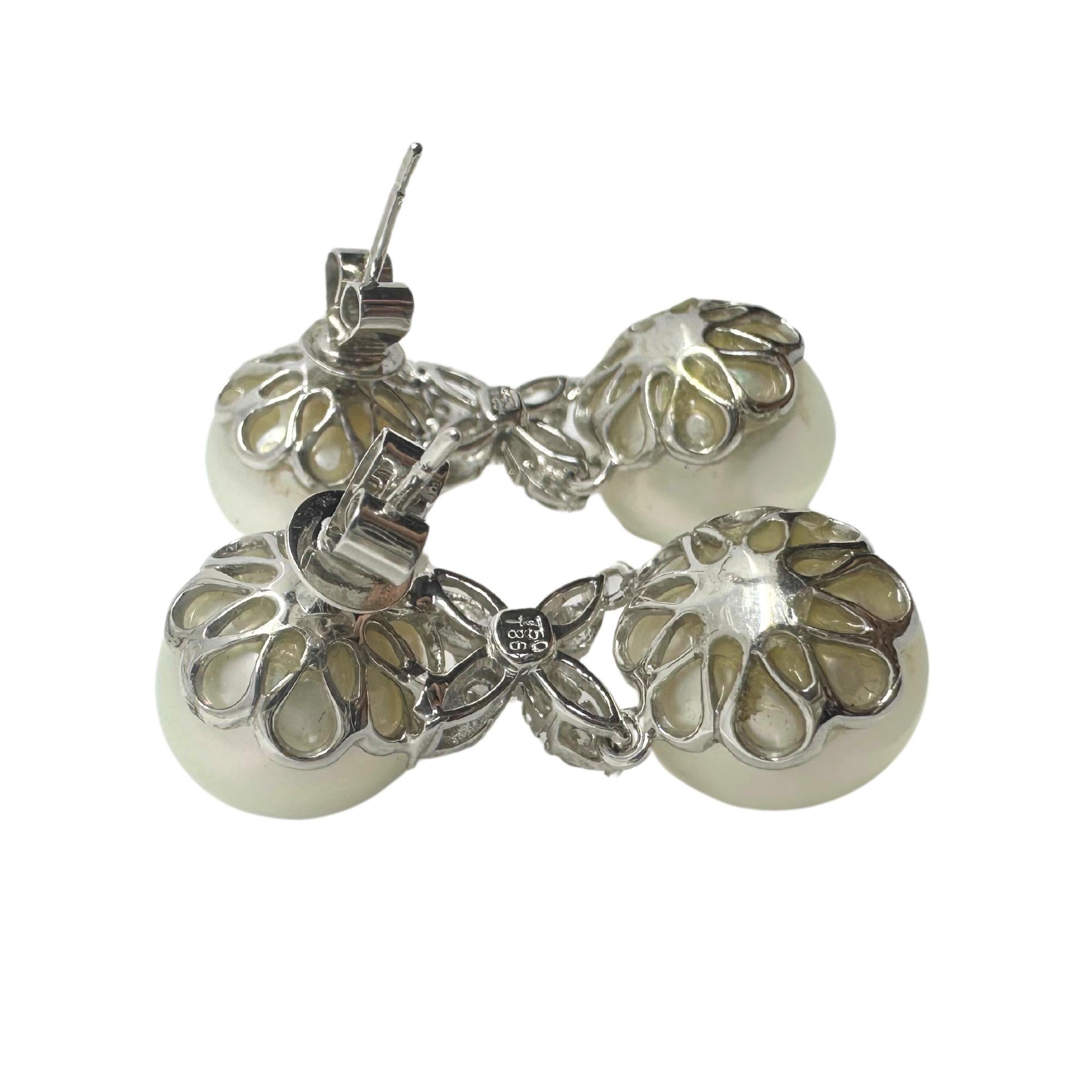 18K White Gold Diamond and Pearl Earrings In Good Condition For Sale In New York, NY