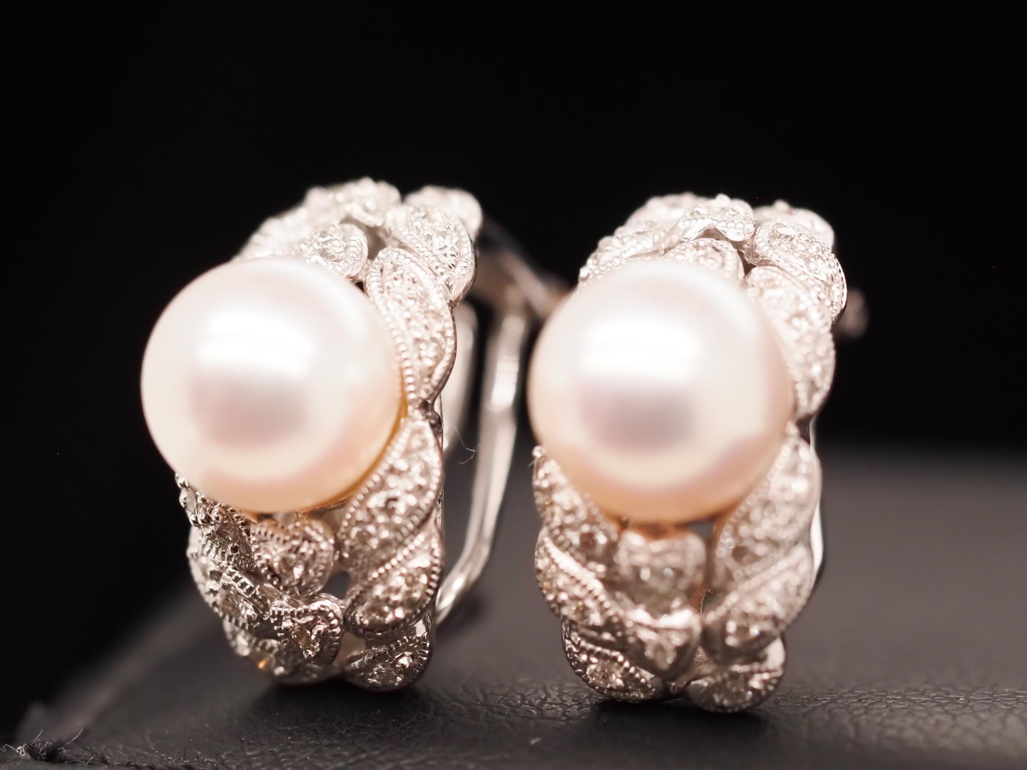 Orecchini con diamanti e perle in oro bianco 18 carati in vendita 3