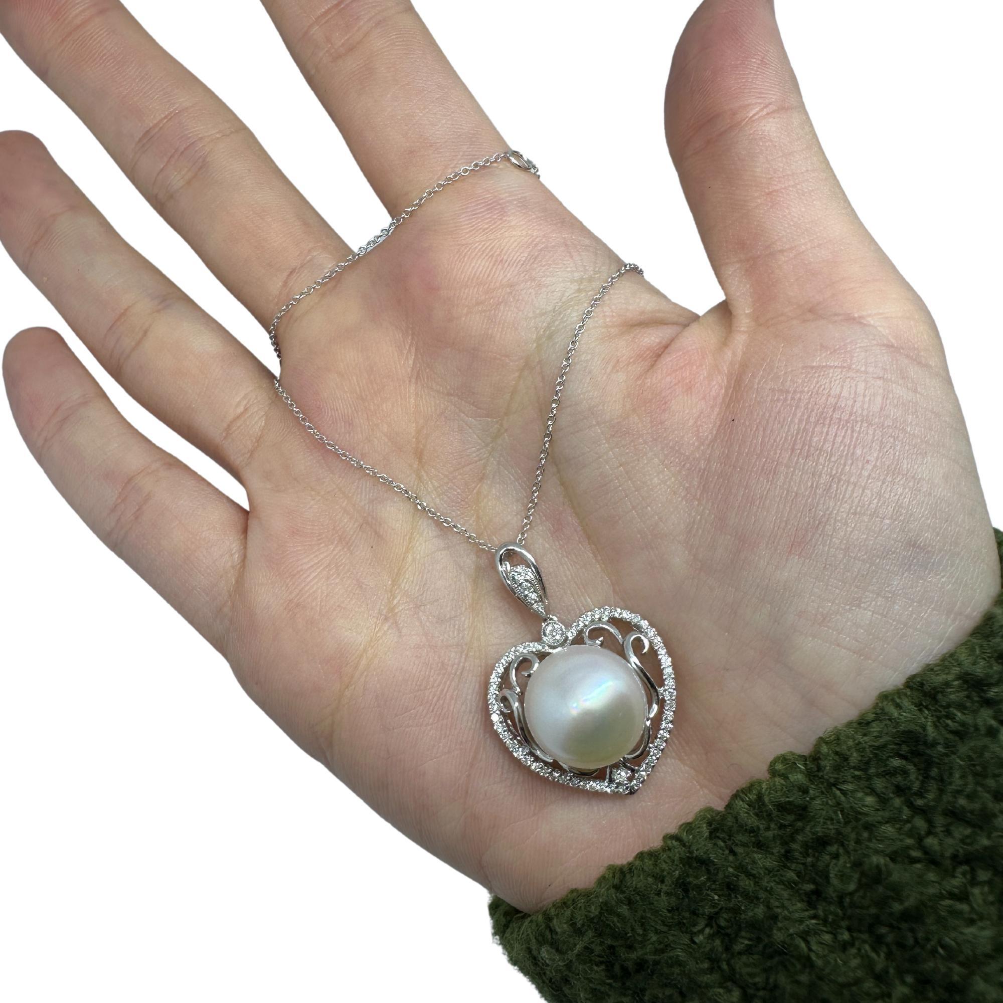 18K White Gold Diamond and Pearl Heart Pendant Necklace For Sale 5