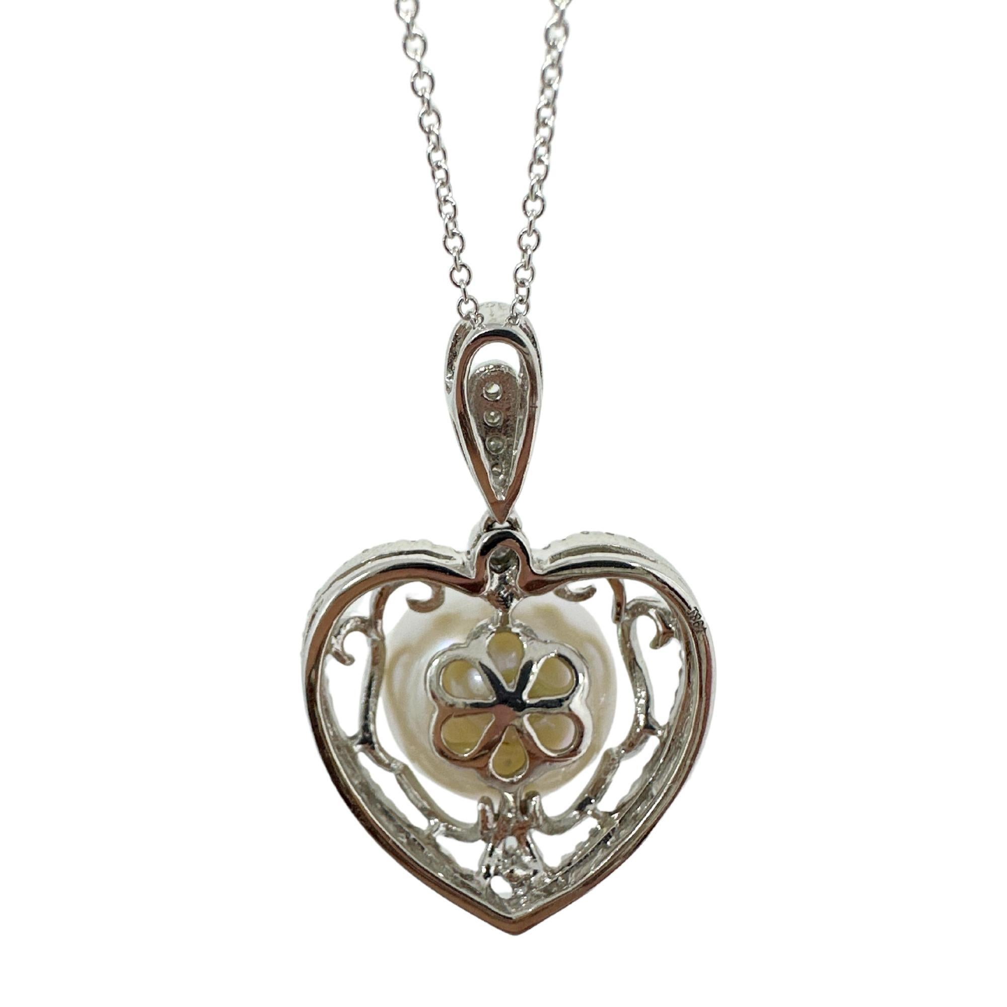 18K White Gold Diamond and Pearl Heart Pendant Necklace For Sale 2