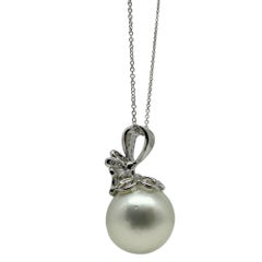 18K White Gold Diamond and Pearl Pendant Necklace – 0.26ct – Floral Drop Design