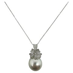 Collar Colgante de Diamantes y Perlas de Oro Blanco de 18 K - 0,26 ct - Diseño Gota Floral