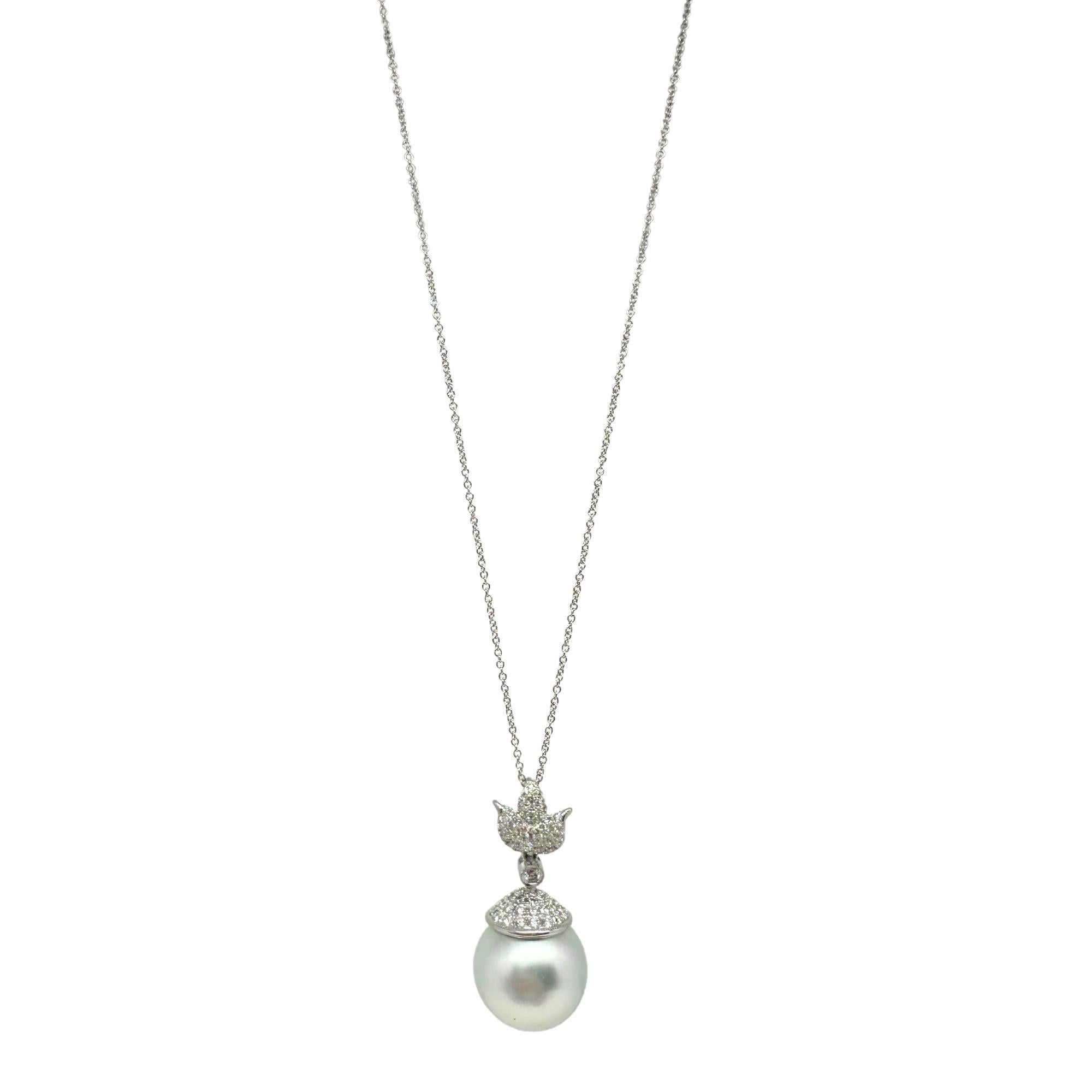 18K White Gold Diamond and Pearl Pendant Necklace
Condition: In good condition with some minor surface wear consistent with age.
Length: 18 inches can be shortened to 16 inches, 1 inch pendant
Width: 0.50 inches
Markings: 