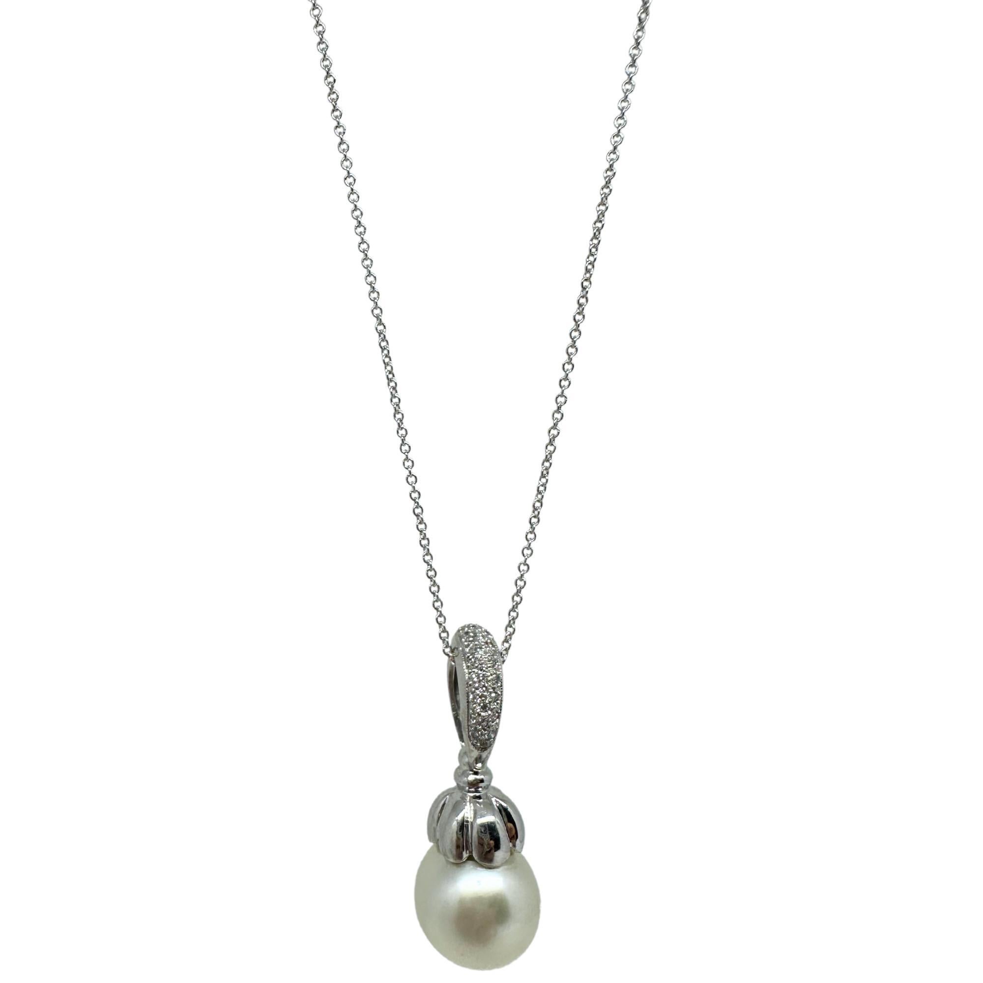 18K White Gold Diamond and Pearl Pendant Necklace
Condition: In good condition with some minor surface wear consistent with age.
Length: 18 inches can be shortened to 16 inches, 1.25 inch pendant
Width: 0.40 inches
Markings: 