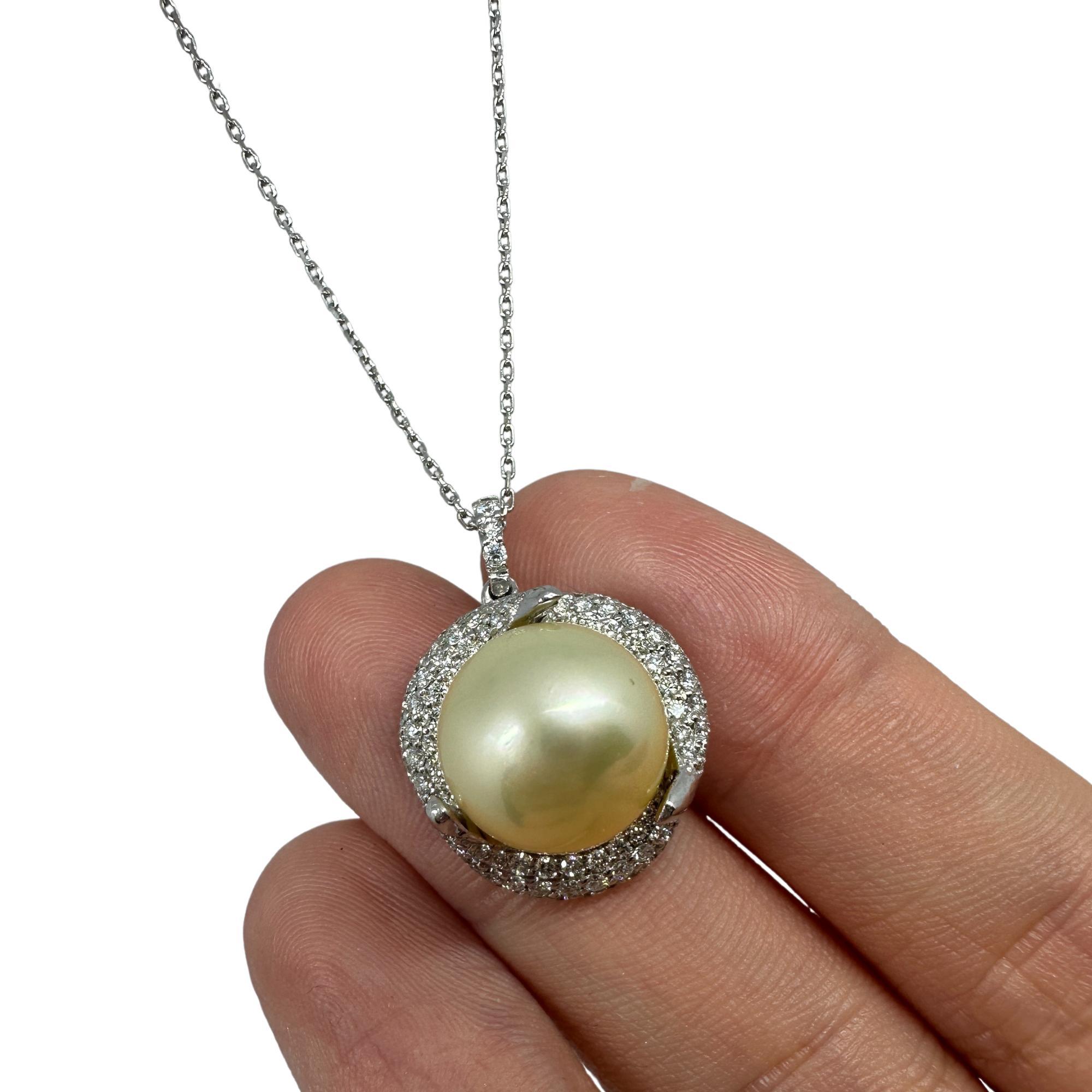 18K White Gold Diamond and Pearl Pendant Necklace For Sale 2