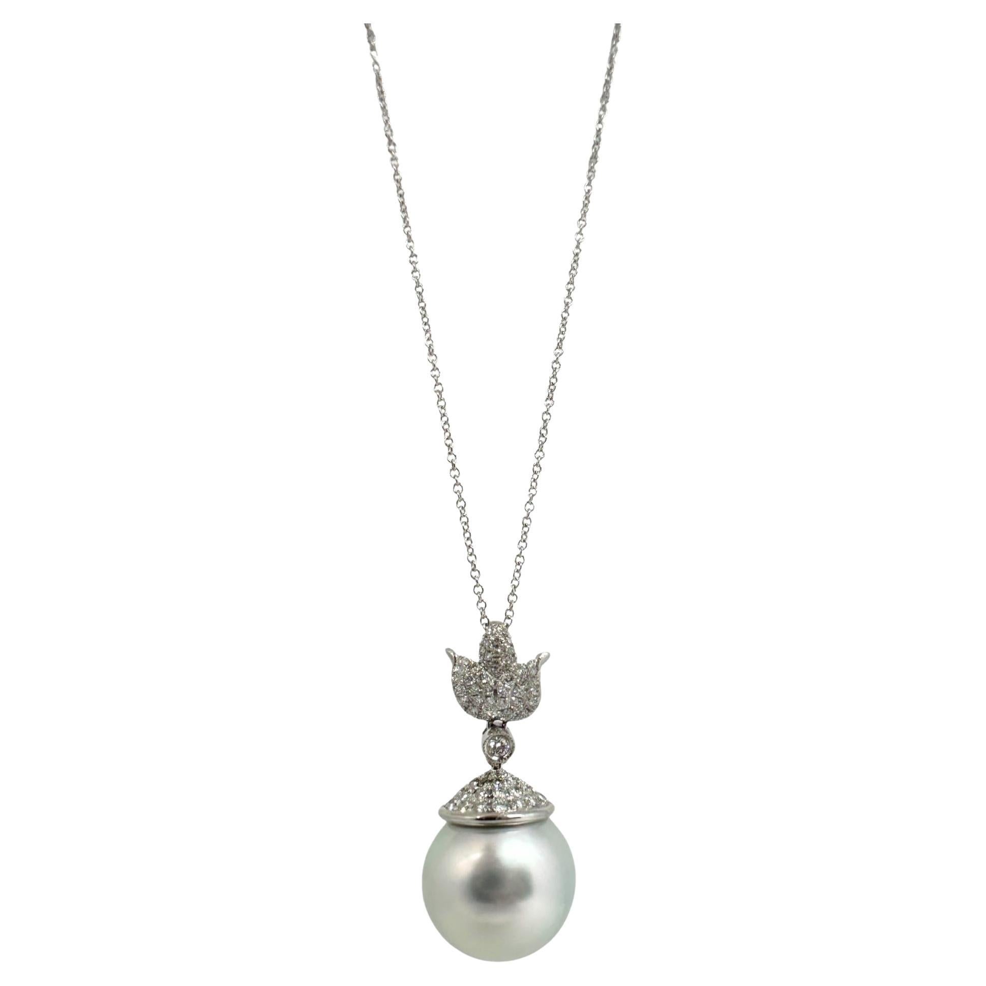 18K White Gold Diamond and Pearl Pendant Necklace For Sale