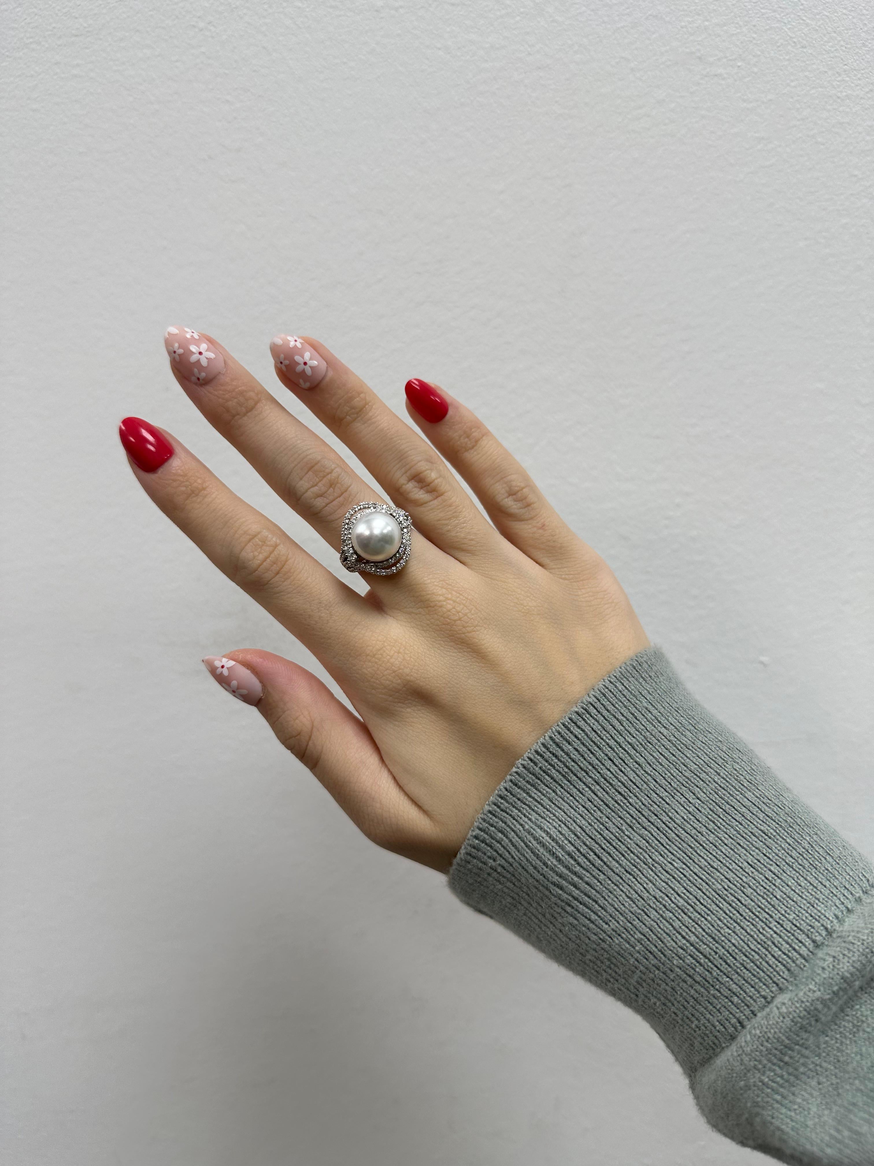 Donna Anello con diamanti e perle in oro bianco 18K in vendita
