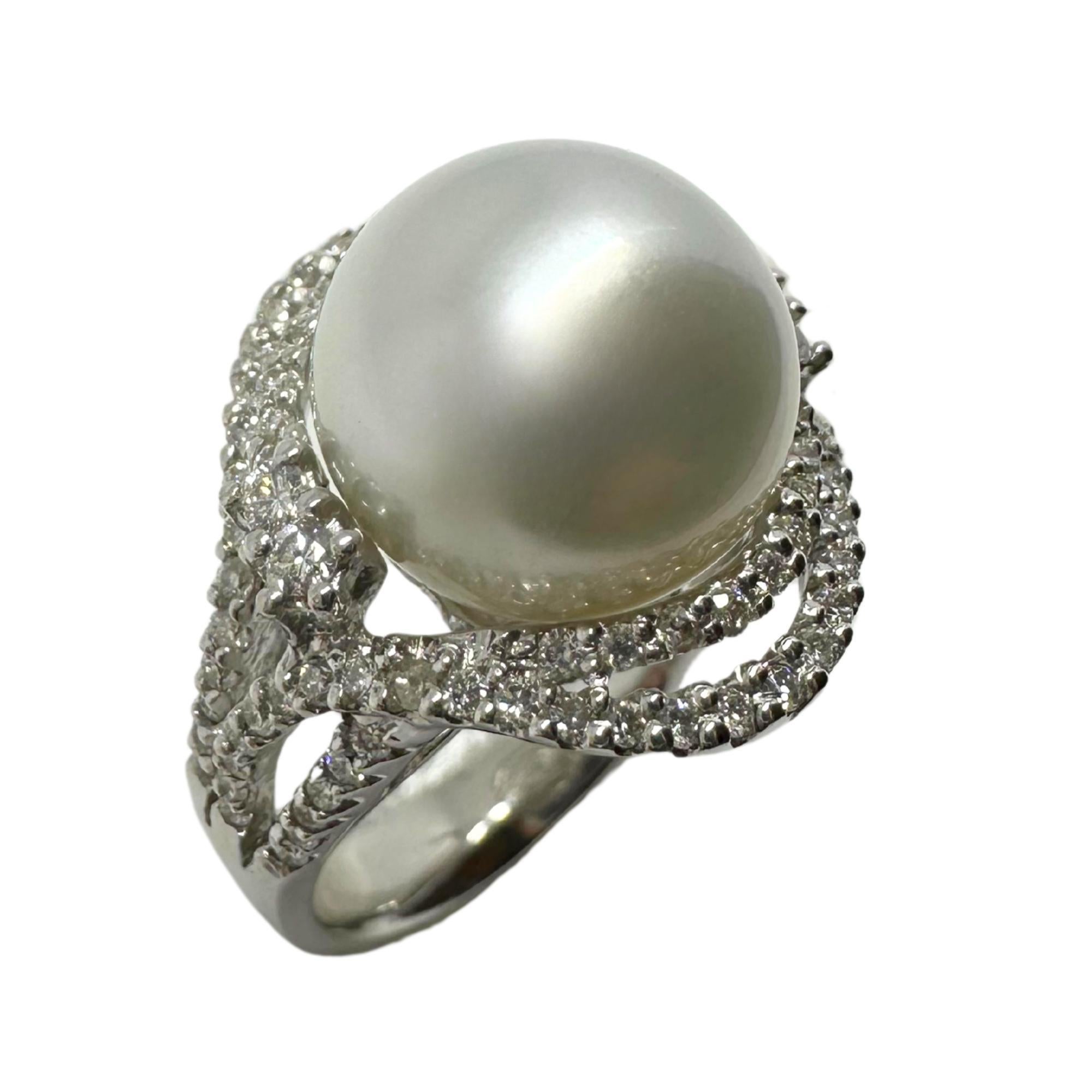 Anello con diamanti e perle in oro bianco 18K in vendita 1