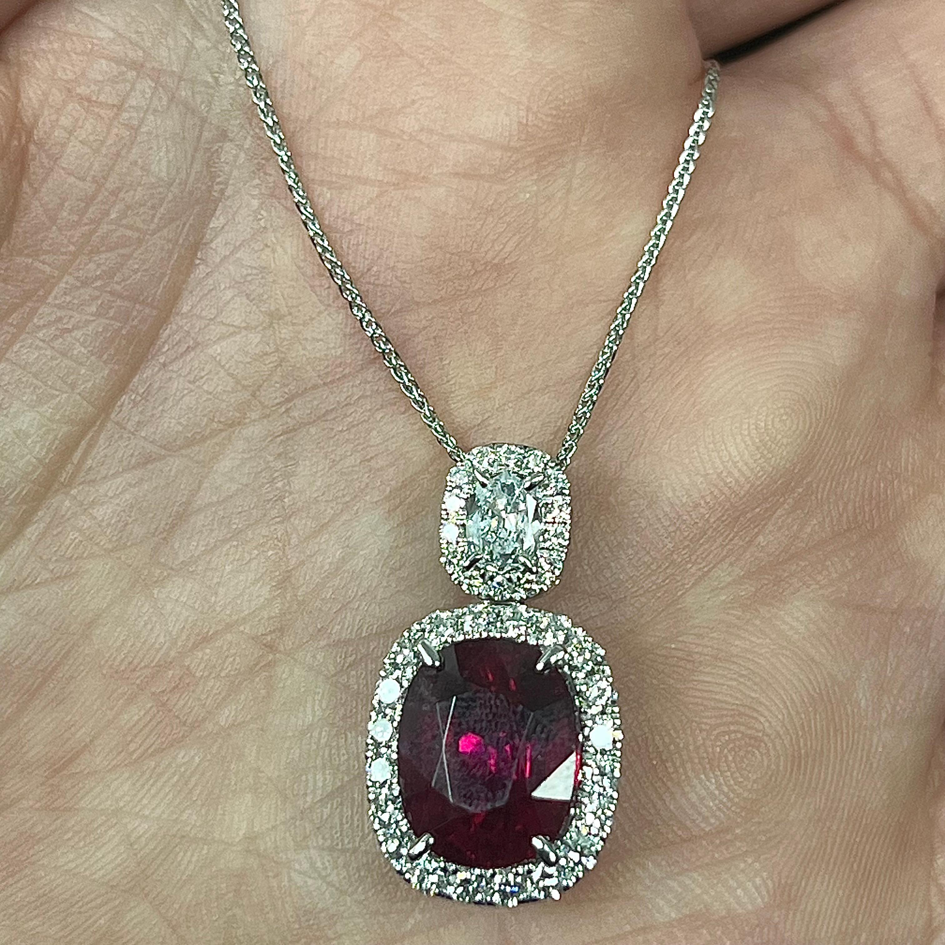 Taille brillant Pendentif en or blanc 18K diamant et rubellite en vente