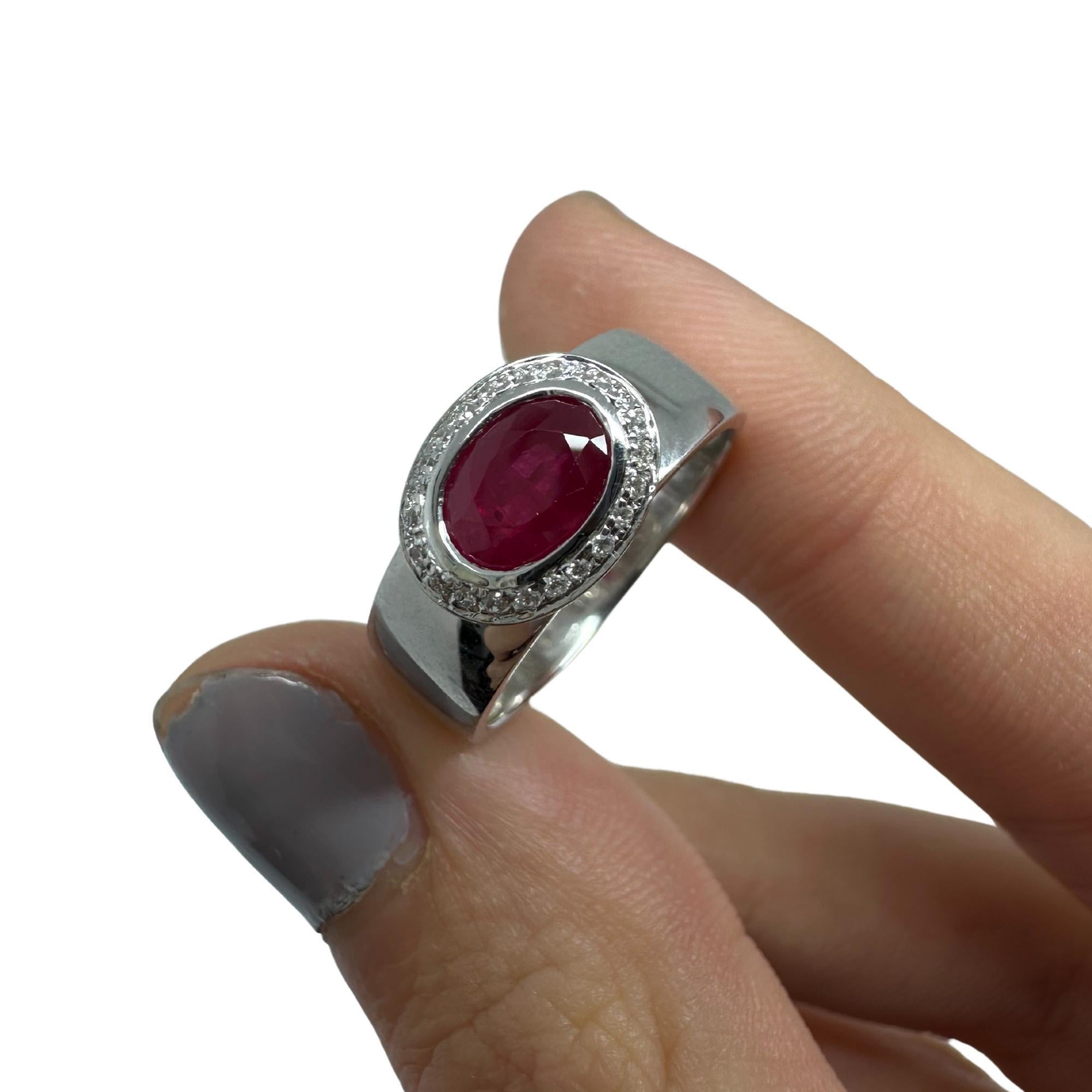 18K White Gold Diamond and Ruby Band Ring For Sale 5