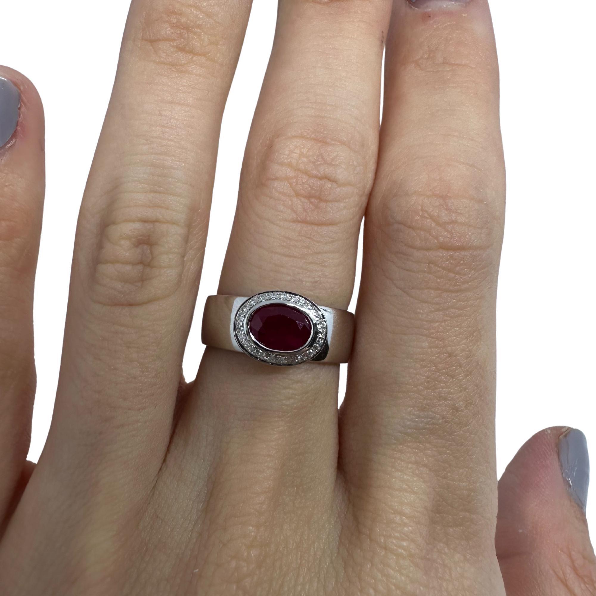18K White Gold Diamond and Ruby Band Ring For Sale 6