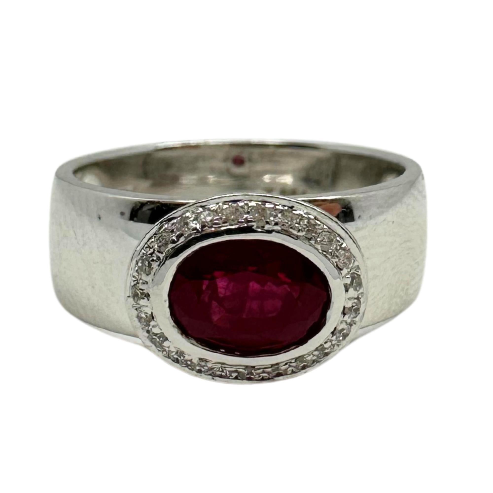 18K White Gold Diamond and Ruby Band Ring For Sale 1