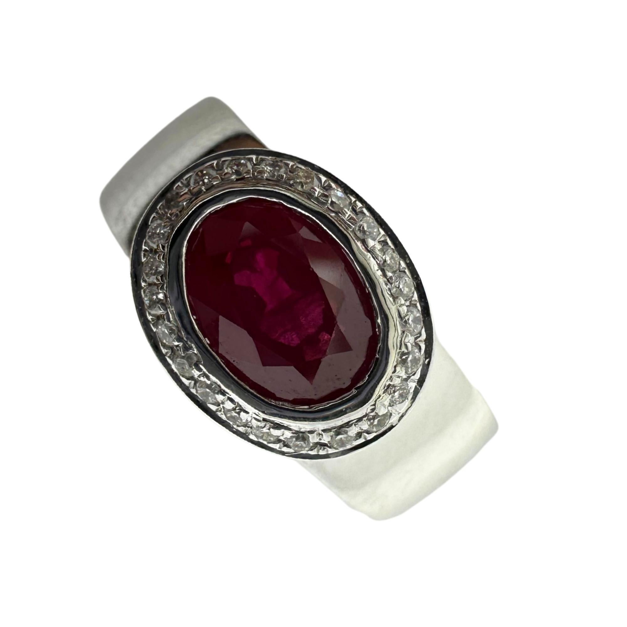 18K White Gold Diamond and Ruby Band Ring For Sale 3