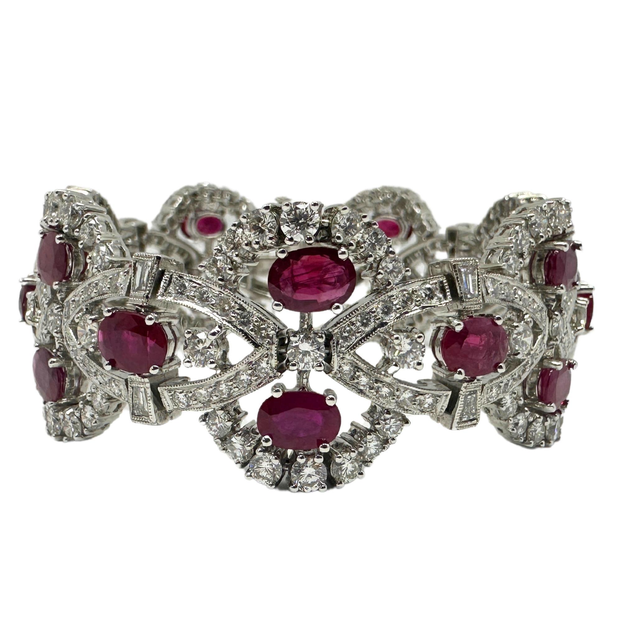 Bracelet en or blanc 18 carats avec diamants et rubis
Condit : En bon état avec quelques légères usures de surface dues à l'âge.
Longueur : 7,5 pouces
Largeur : 1 pouce
Marques : 