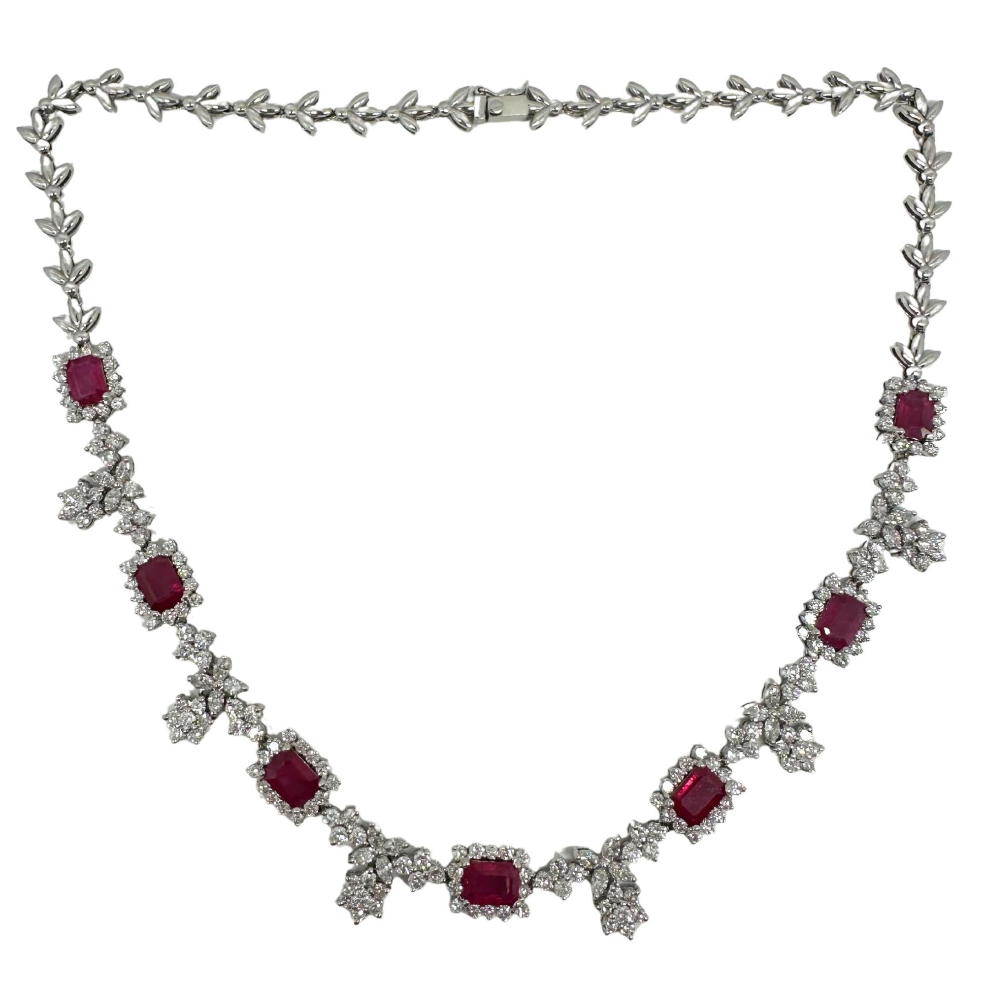 Taille ronde Collier ras du cou en or blanc 18 carats, diamants et rubis - 15 pouces en vente