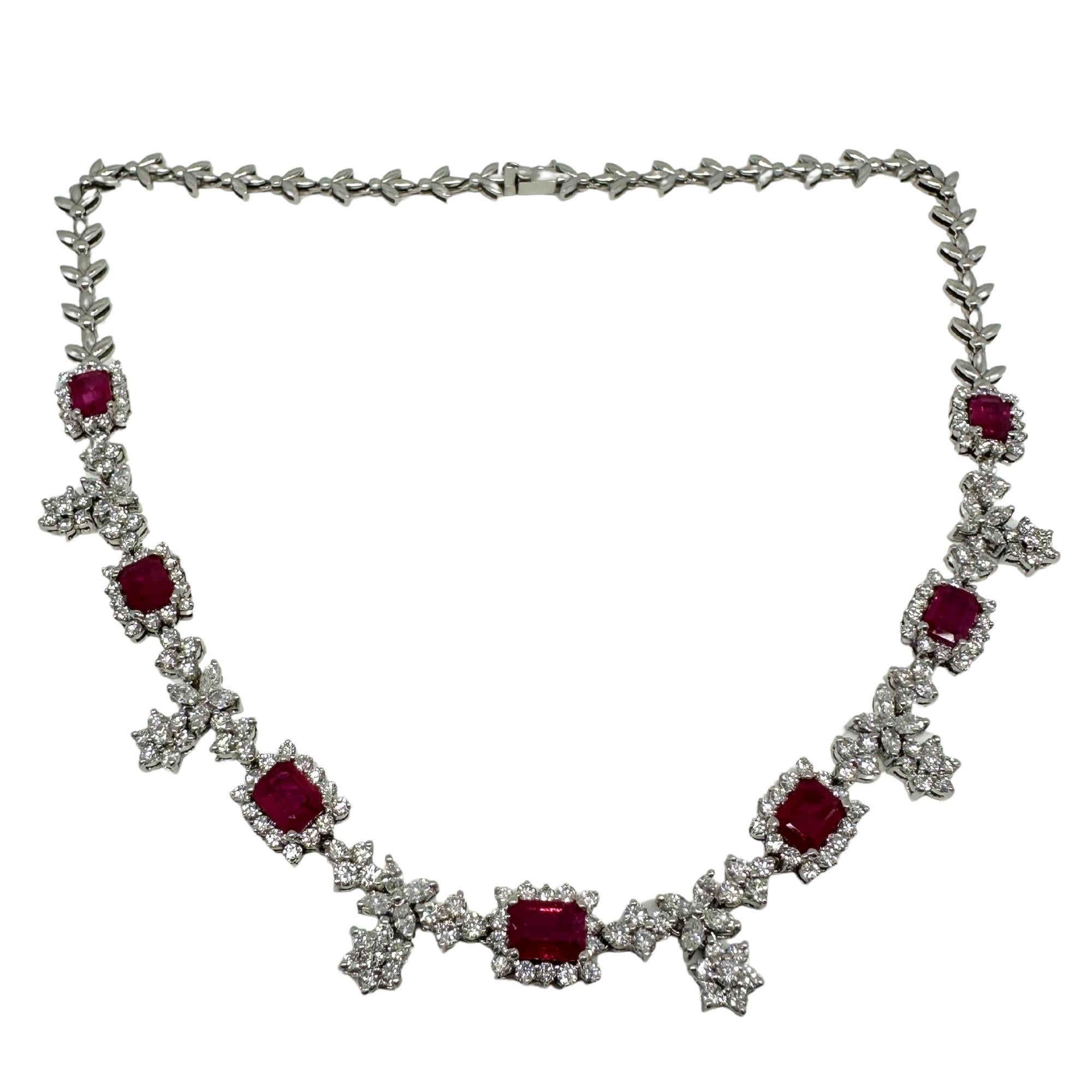 Collier ras du cou en or blanc 18 carats, diamants et rubis - 15 pouces Bon état - En vente à New York, NY
