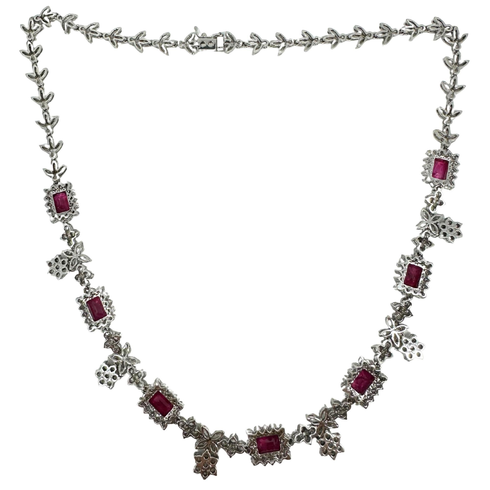 Collier ras du cou en or blanc 18 carats, diamants et rubis - 15 pouces Pour femmes en vente