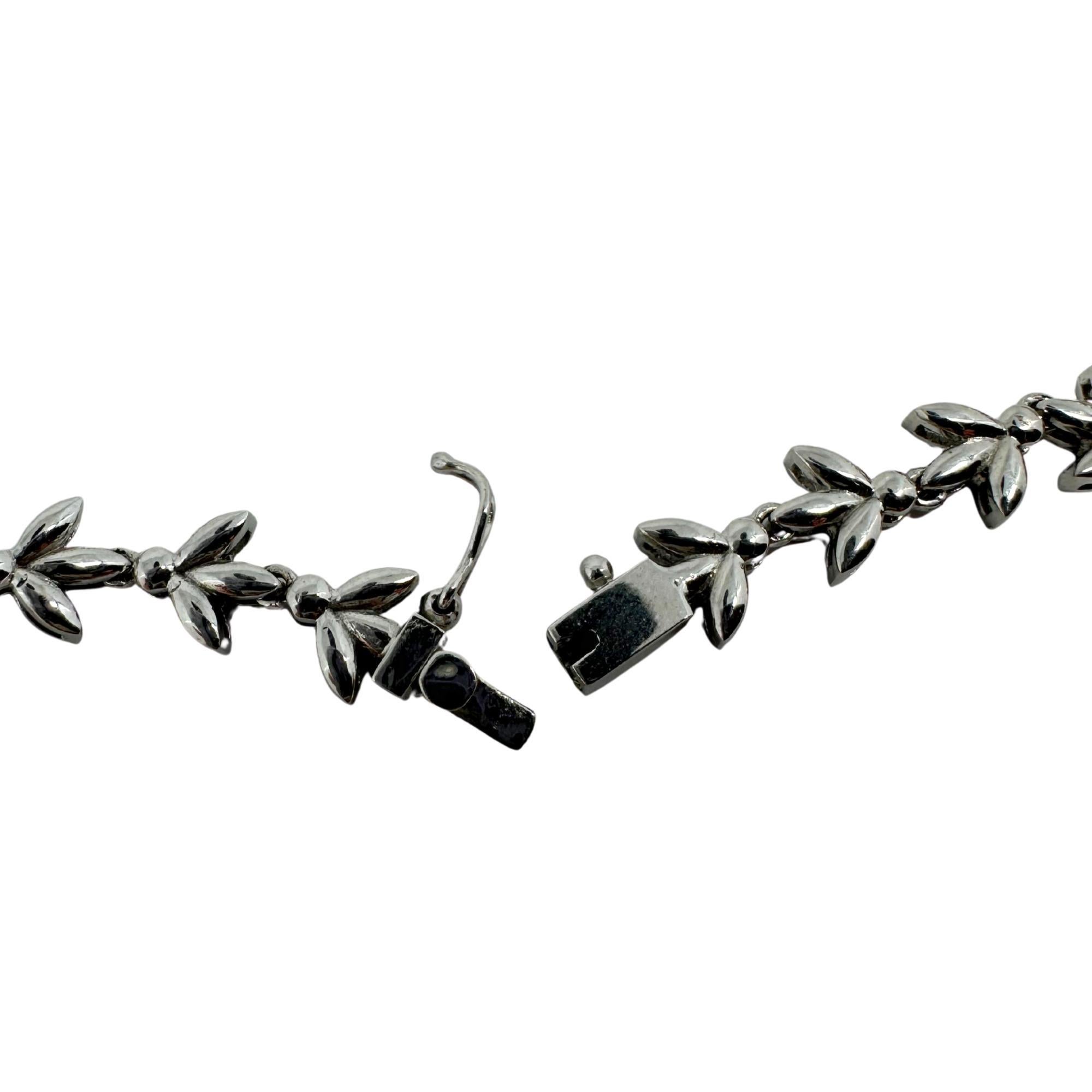 Collier ras du cou en or blanc 18 carats, diamants et rubis - 15 pouces en vente 3