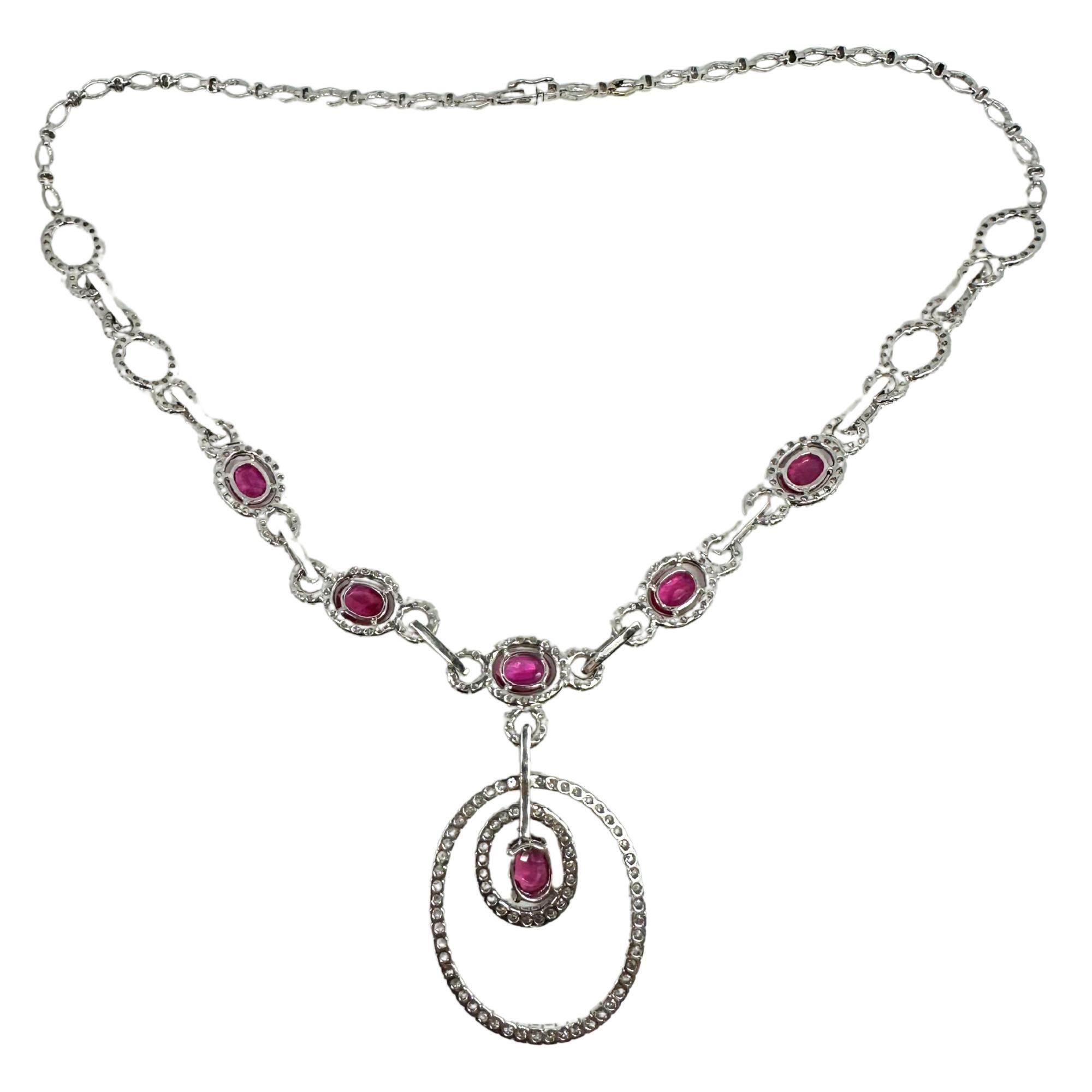 18K White Gold Diamond and Ruby Drop Necklace en Bueno estado para la venta en New York, NY