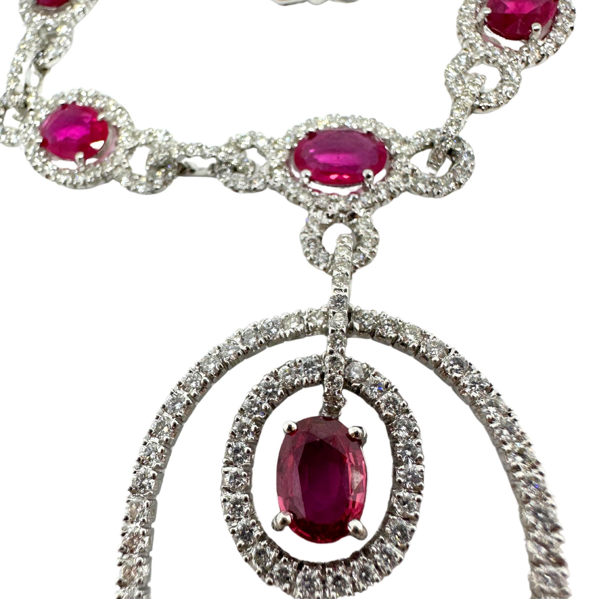 18K White Gold Diamond and Ruby Drop Necklace en venta 2