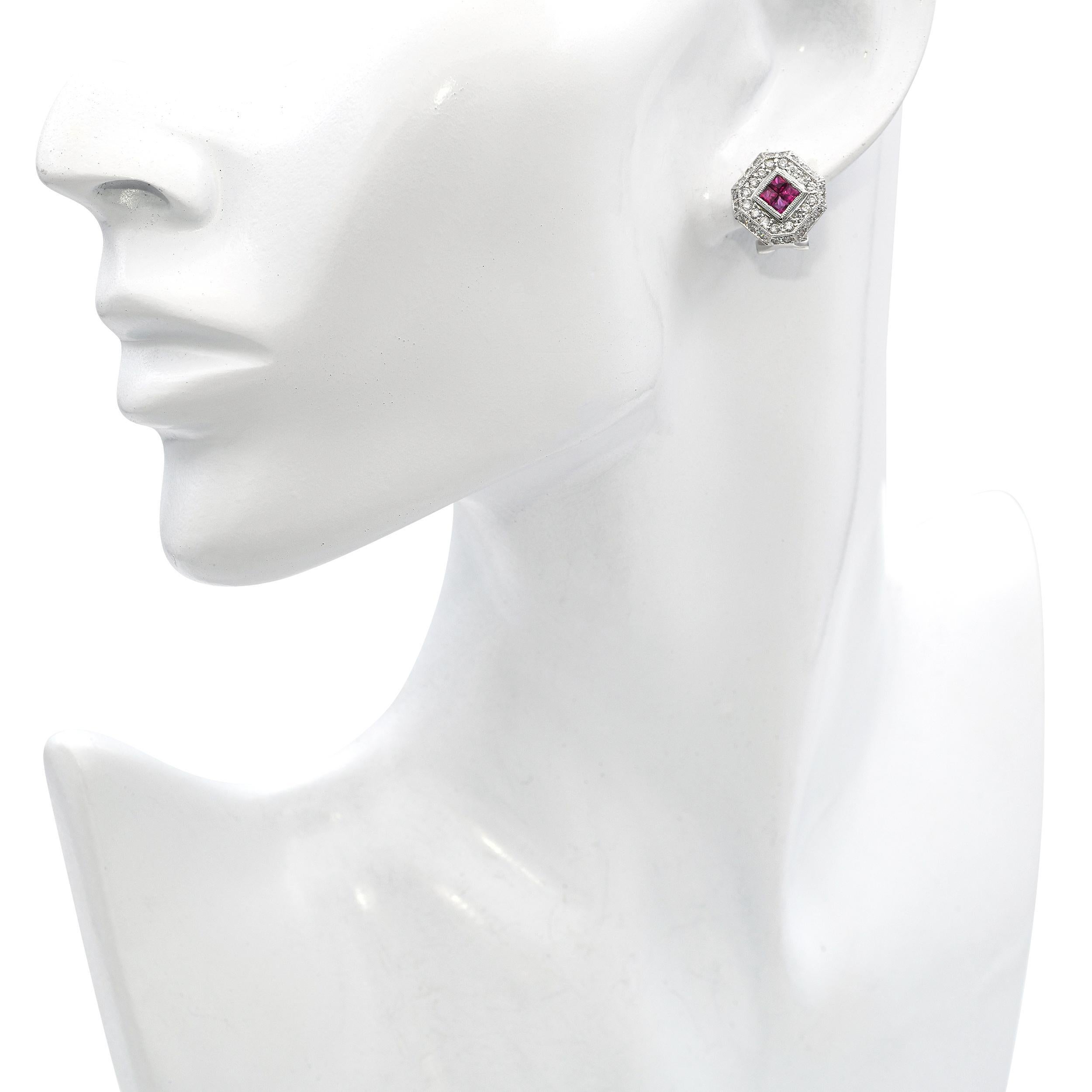 Taille mixte Boucles d'oreilles en or blanc 18k avec diamants et rubis en vente