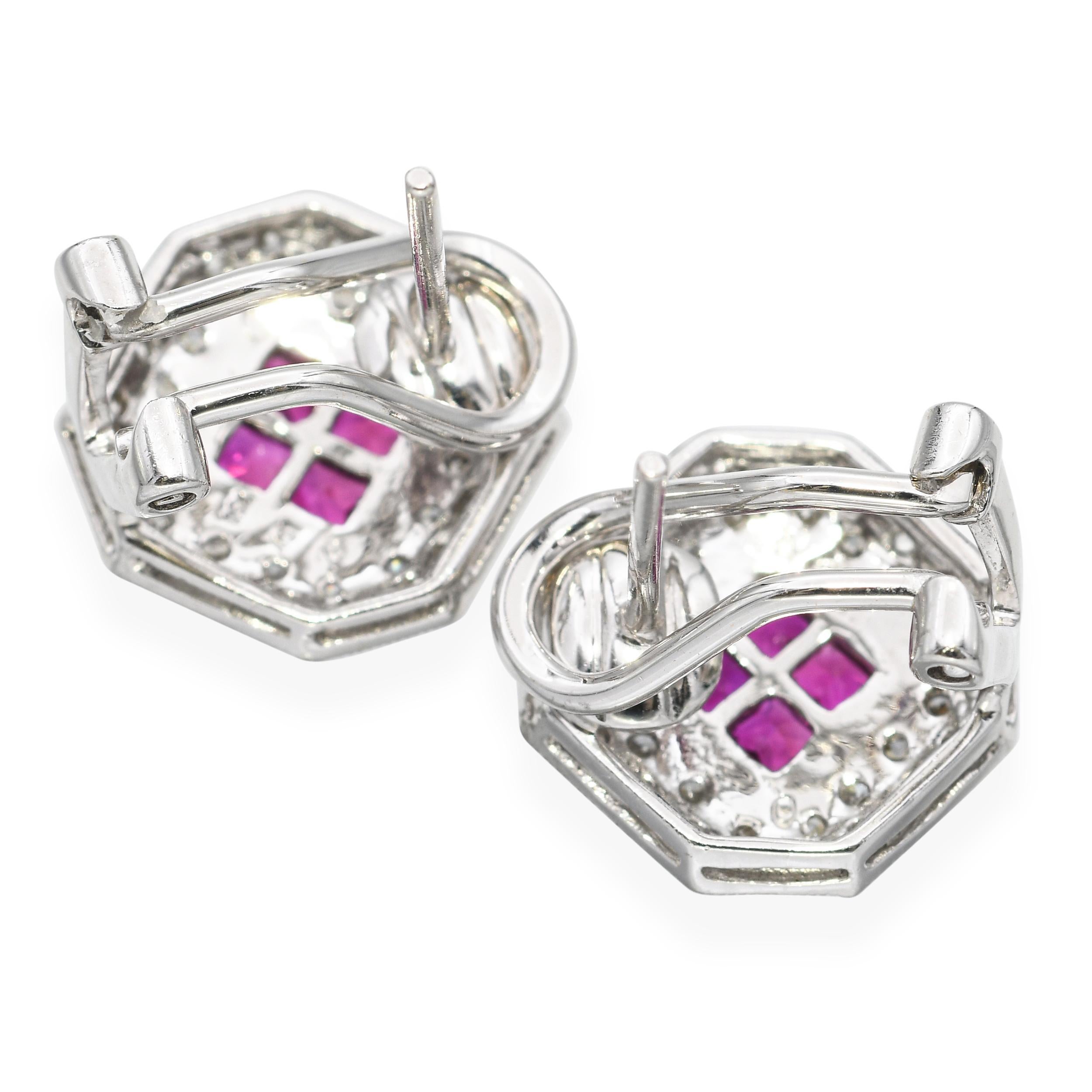 Boucles d'oreilles en or blanc 18k avec diamants et rubis Bon état - En vente à New York, NY