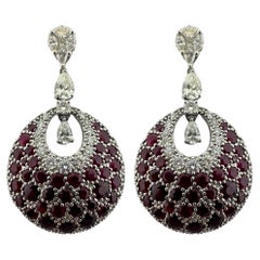 Pendientes de diamantes y rubíes de oro blanco de 18 quilates