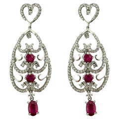 Pendientes de diamantes y rubíes de oro blanco de 18 quilates
