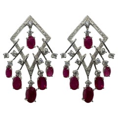 Pendientes de diamantes y rubíes de oro blanco de 18 quilates