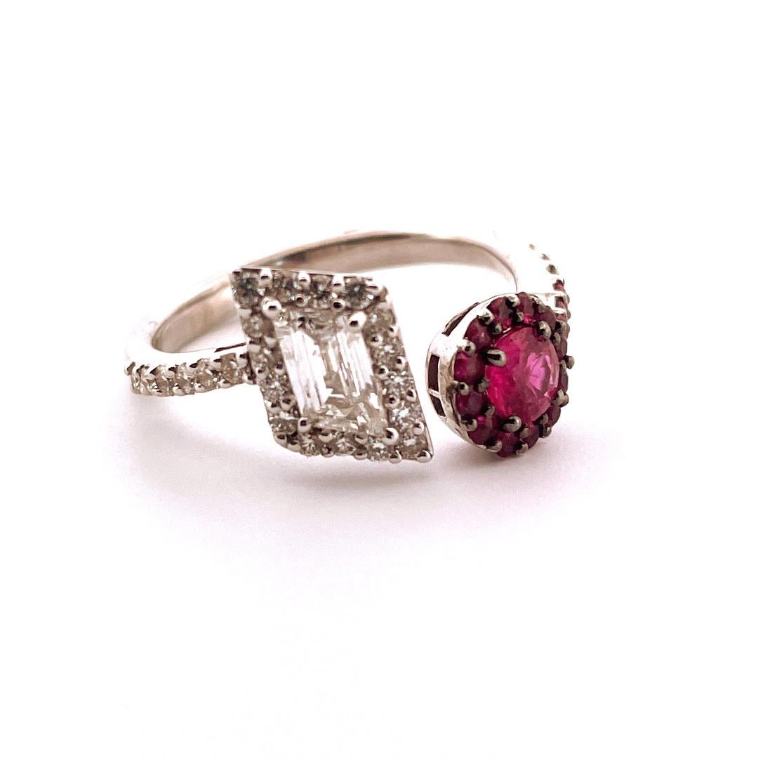 Round Cut 18k White Gold Diamond and Ruby Ring For Sale