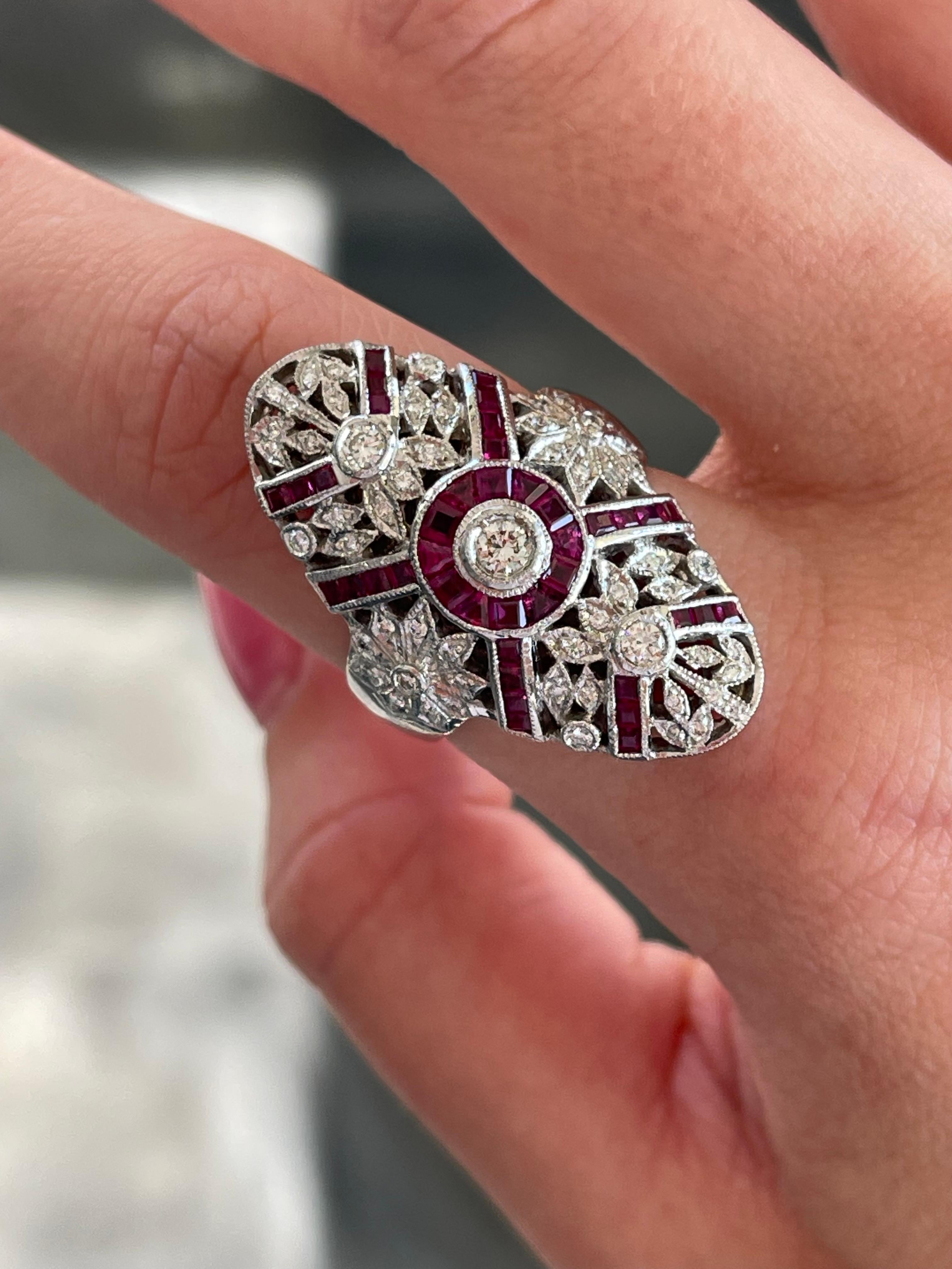 18k White Gold Diamond and Ruby Vintage Filigree Cocktail Fashion Ring  In Excellent Condition For Sale In Stuart, FL