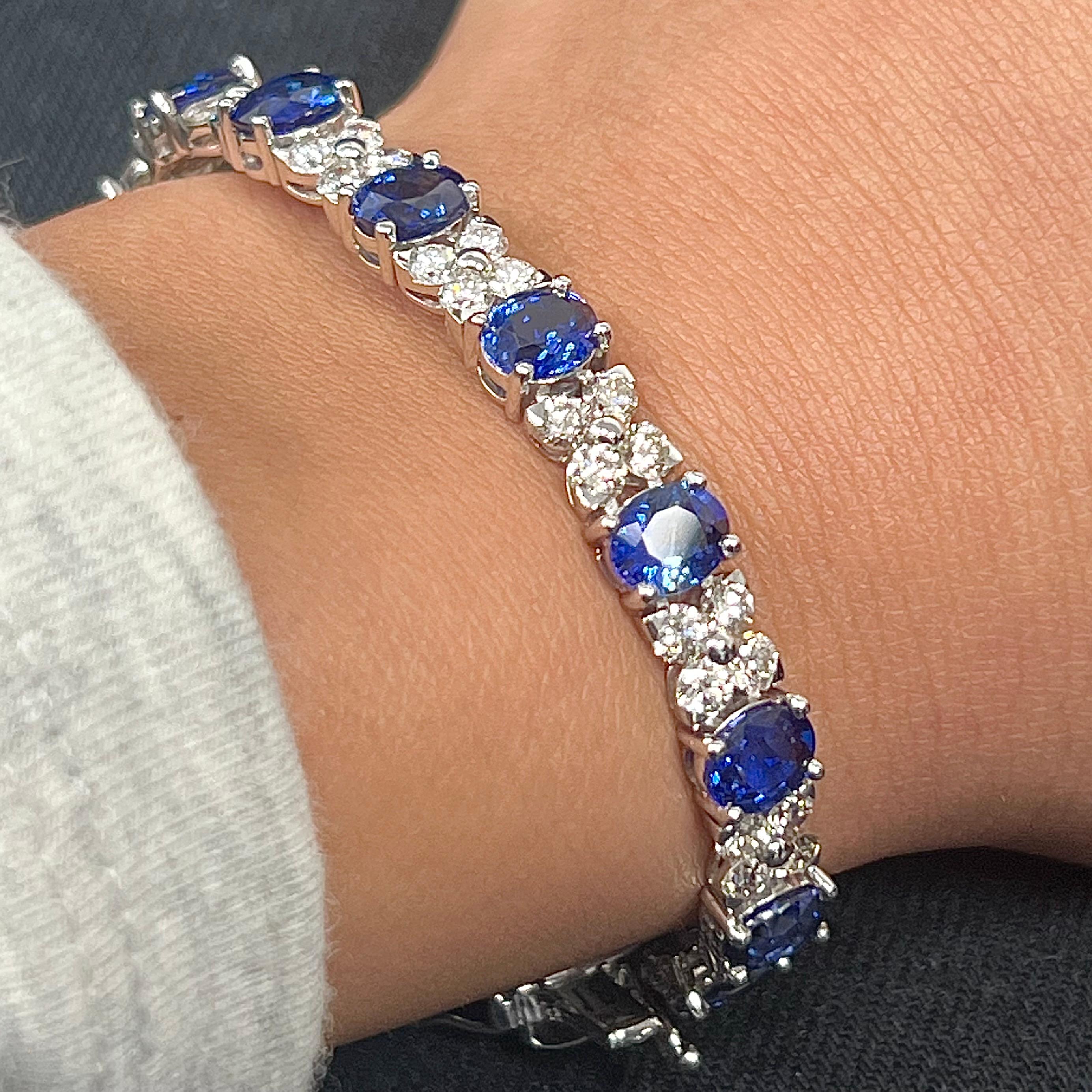 Ce bracelet est en or blanc 18 carats et pèse 15,6 grammes, ce qui lui confère une impression de solidité et d'élégance. Sa finition polie lui confère une brillance éclatante, tandis que son design reste simple et intemporel. Le bracelet mesure 7