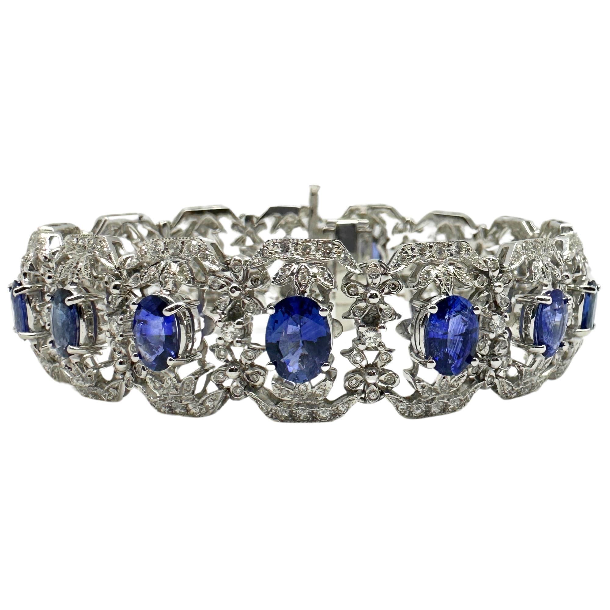 Bracelet en or blanc 18 carats avec diamants et saphirs
Condit : En bon état avec quelques légères usures de surface dues à l'âge.
Longueur : 7,5 pouces
Largeur : 0,75 pouces
Marquage : 