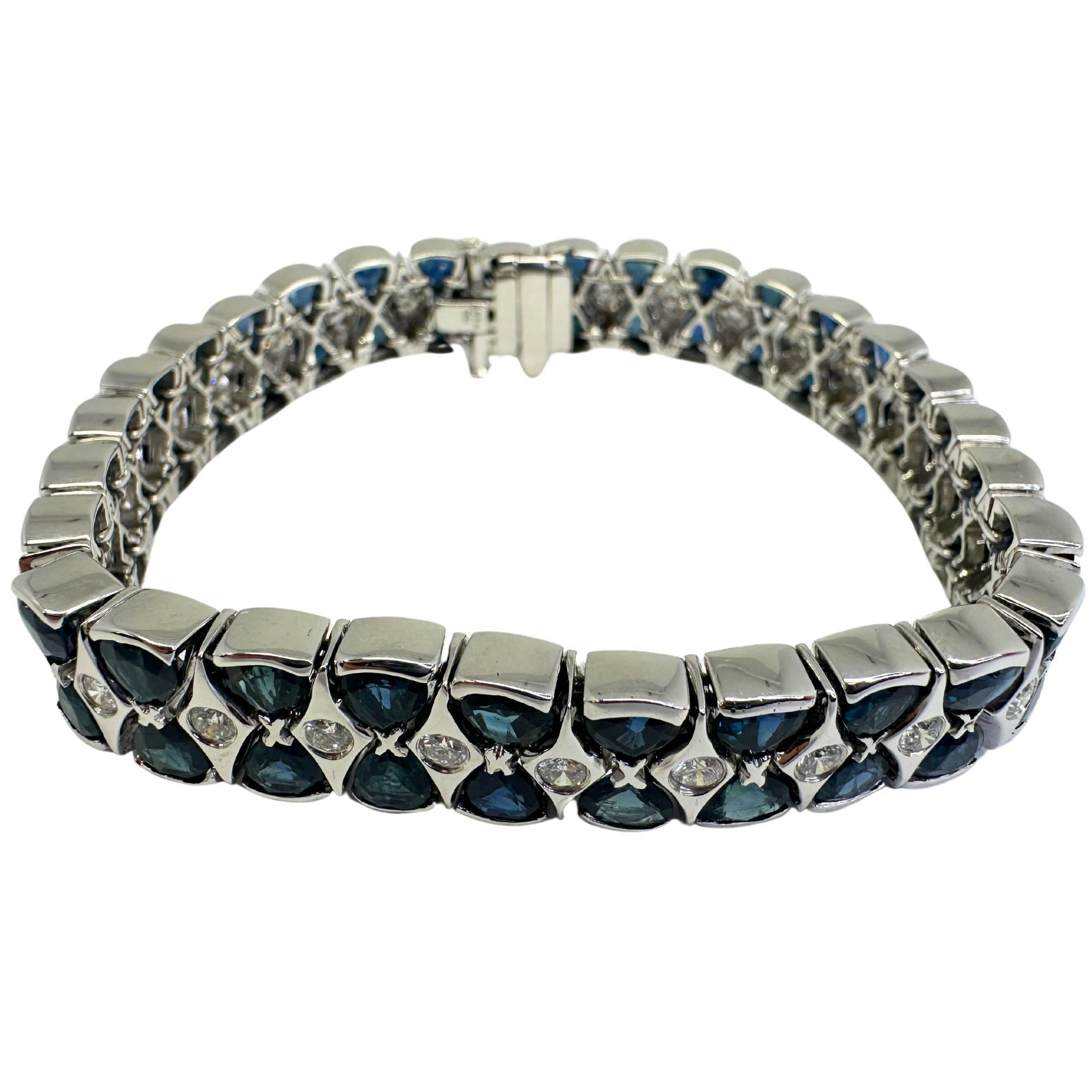 Moderne Bracelet en or blanc 18 carats avec diamants et saphirs en vente