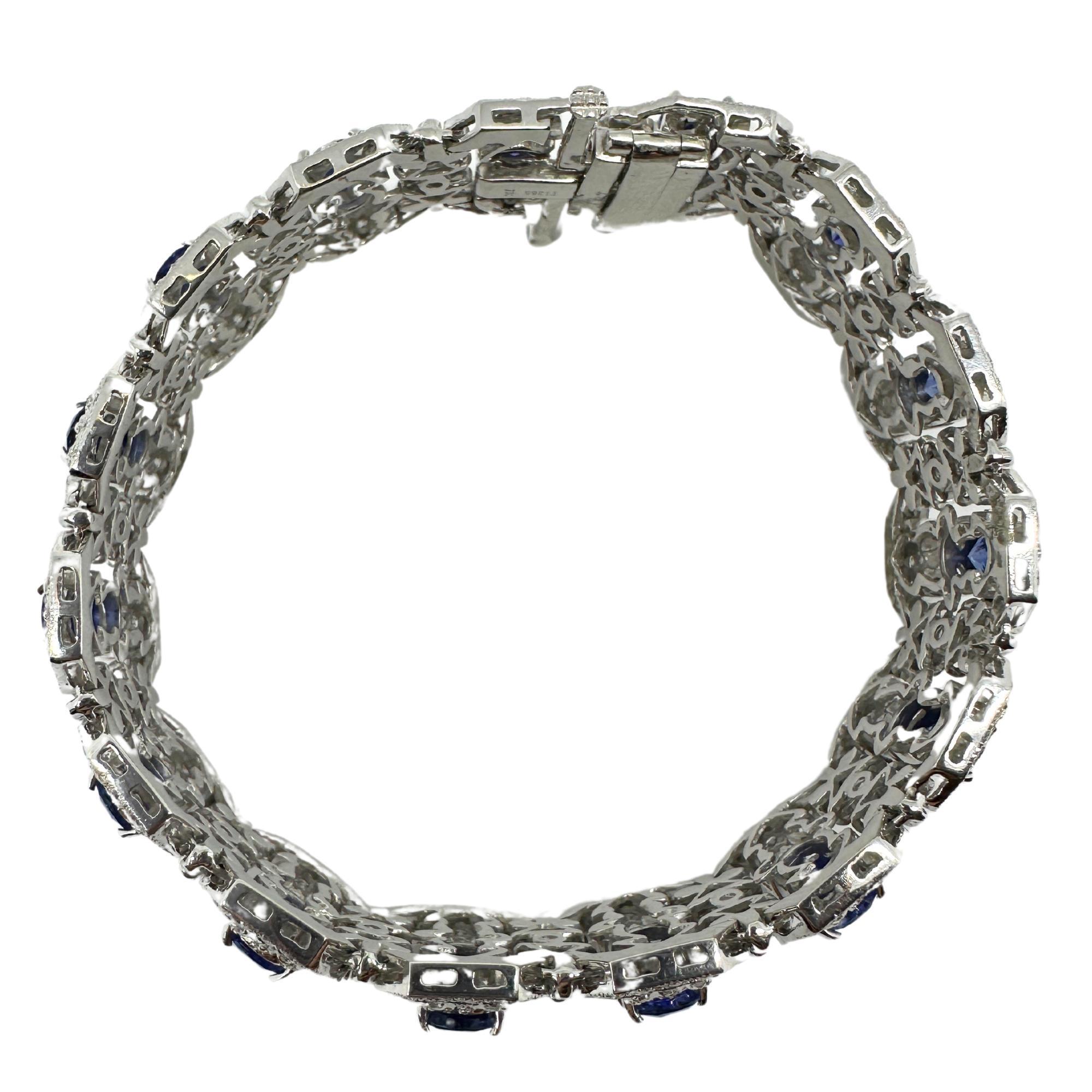 Moderne Bracelet en or blanc 18 carats avec diamants et saphirs en vente