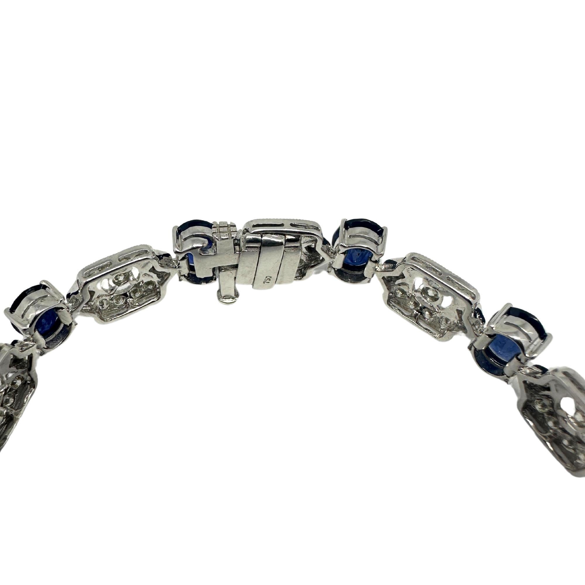 Taille ronde Bracelet en or blanc 18 carats avec diamants et saphirs en vente