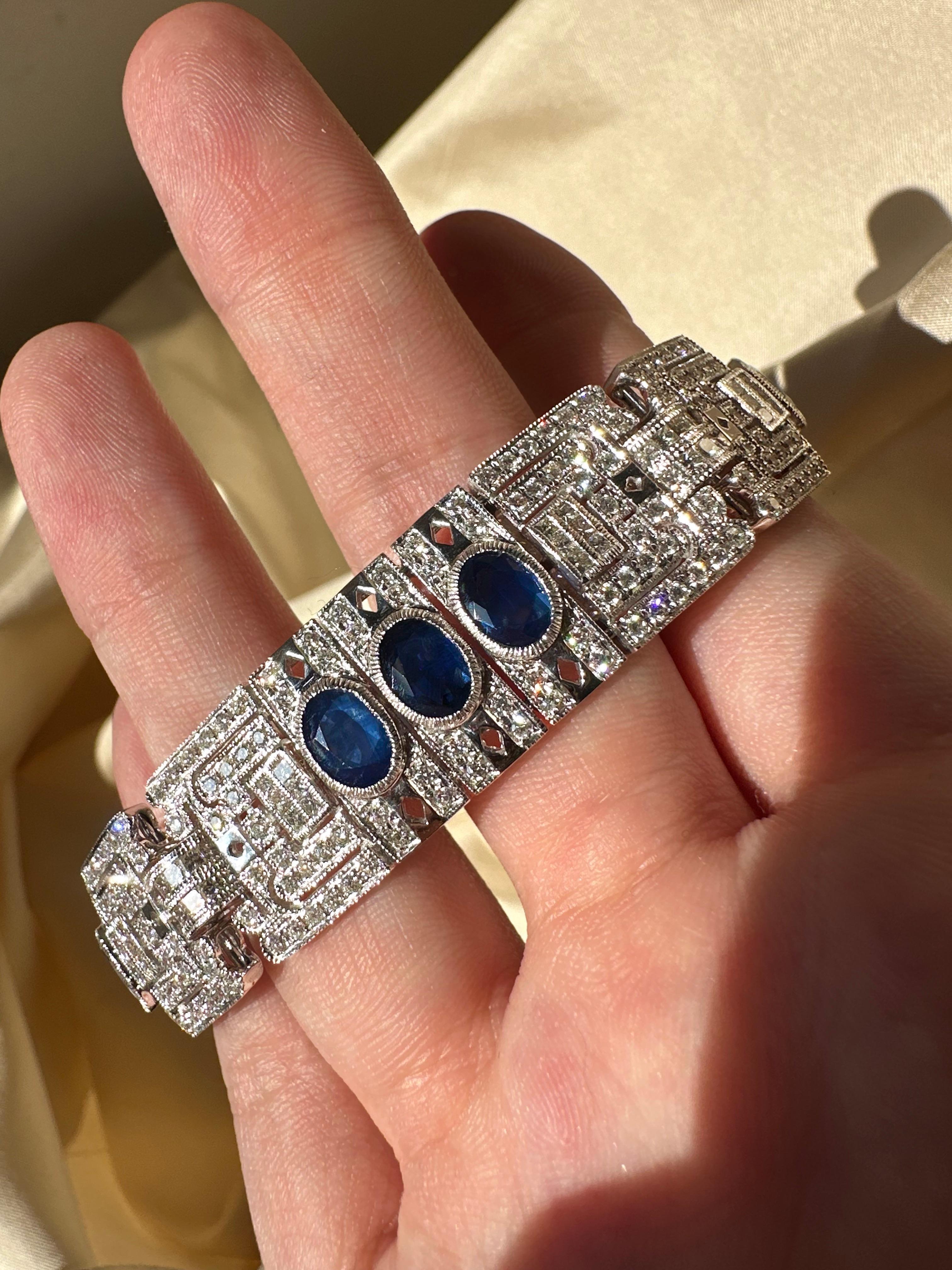 Bracelet en or blanc 18 carats avec diamants et saphirs Bon état - En vente à New York, NY