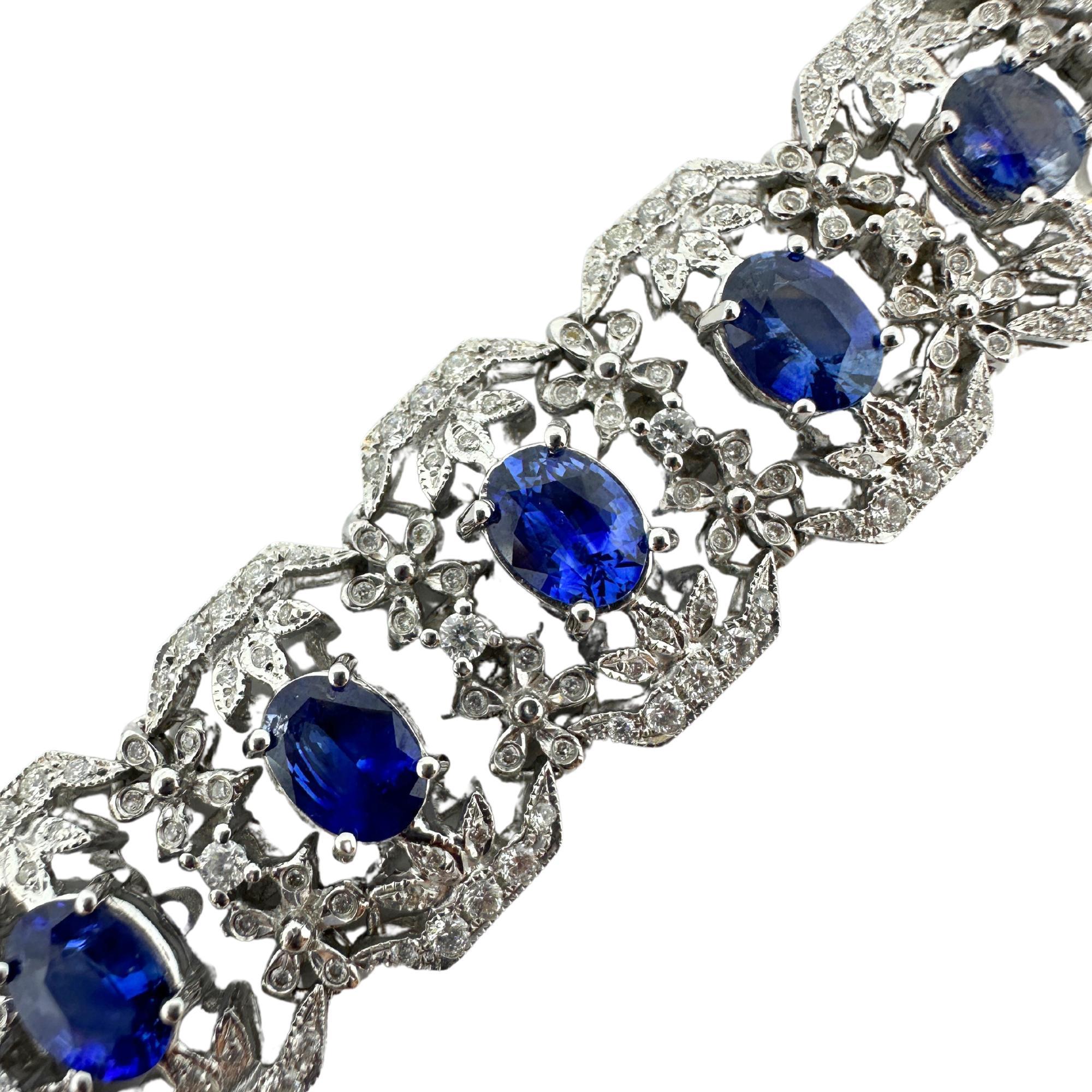 Bracelet en or blanc 18 carats avec diamants et saphirs Bon état - En vente à New York, NY