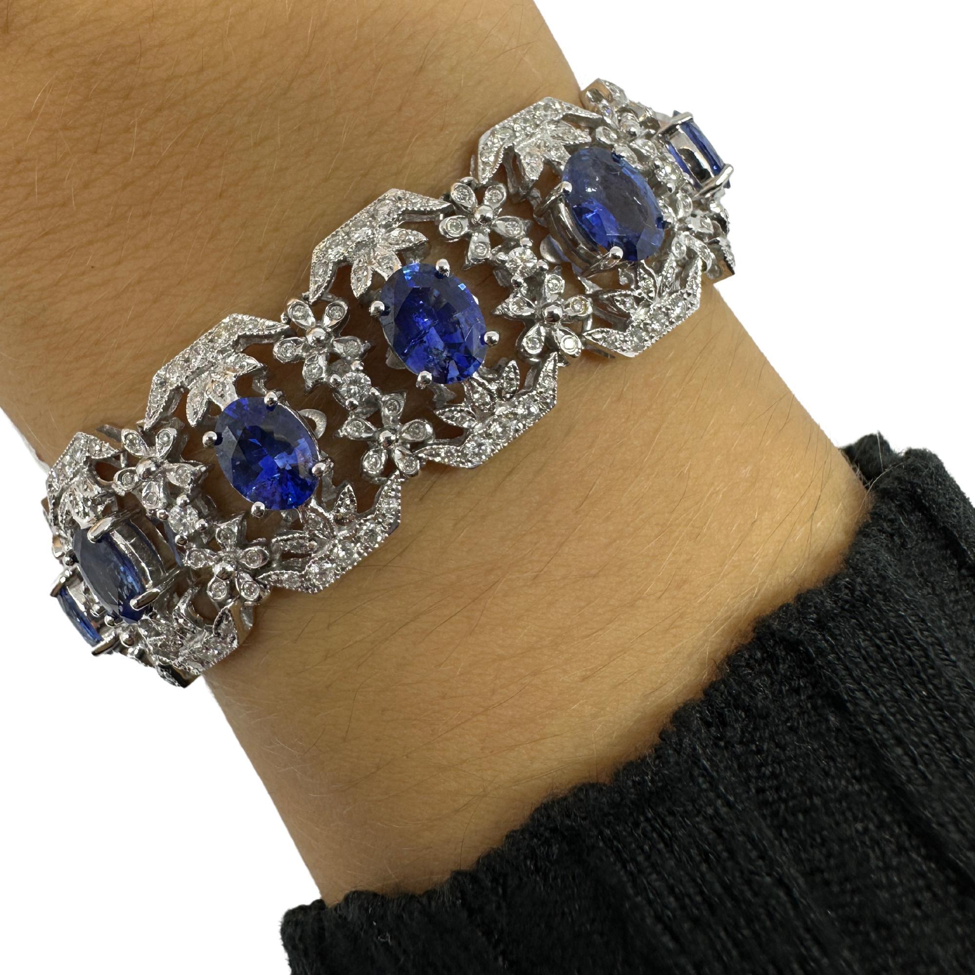Bracelet en or blanc 18 carats avec diamants et saphirs en vente 1
