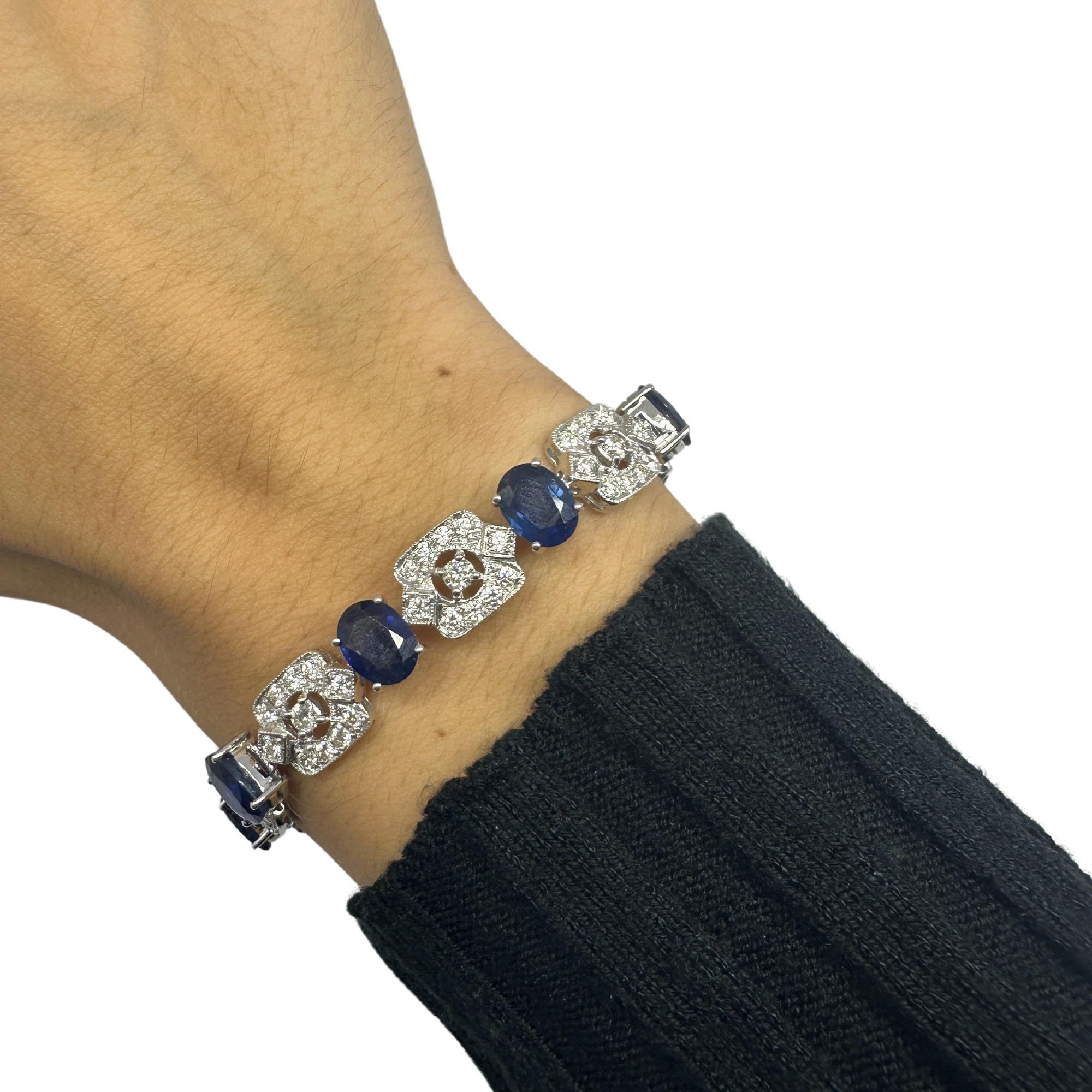 Bracelet en or blanc 18 carats avec diamants et saphirs en vente 1
