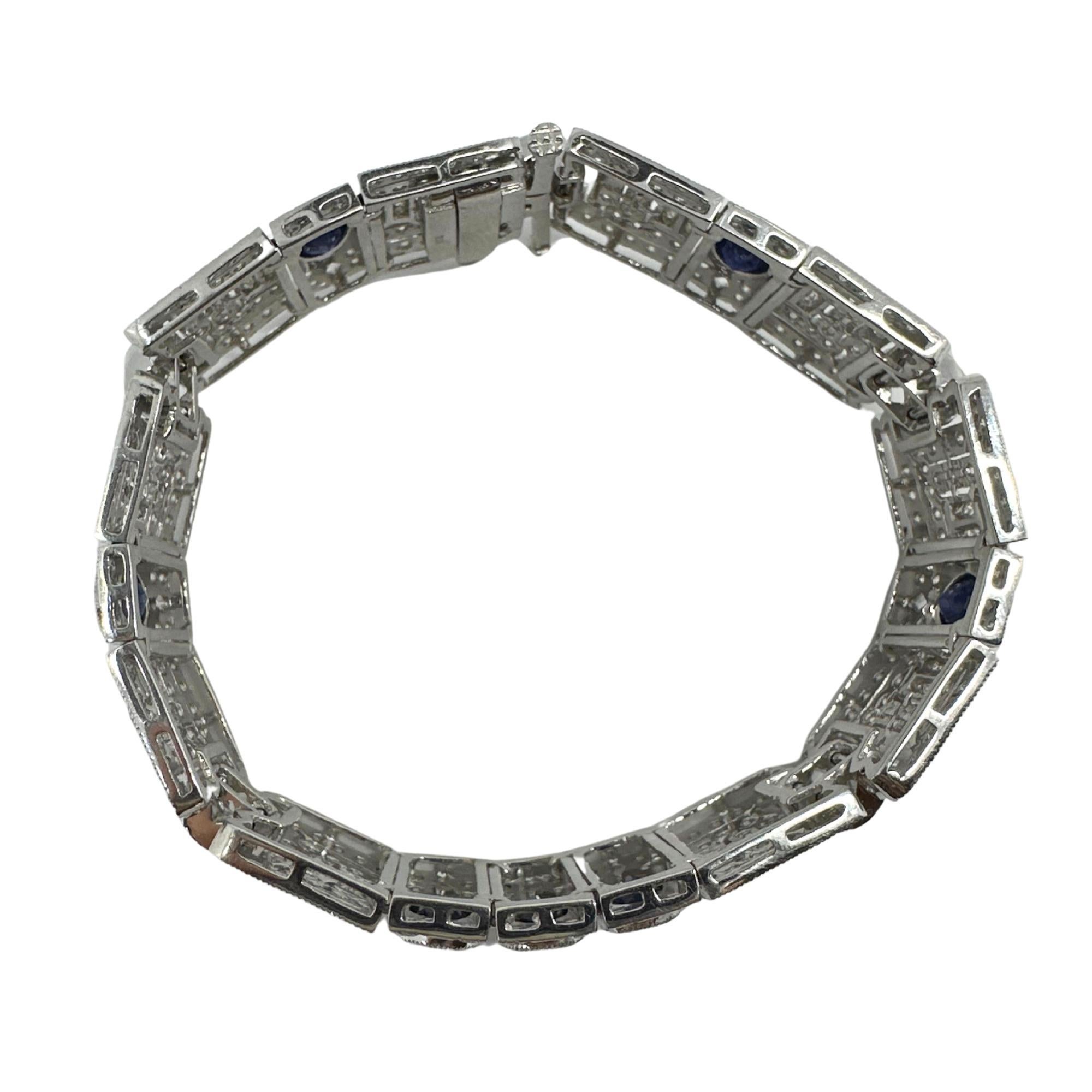 Bracelet en or blanc 18 carats avec diamants et saphirs en vente 2