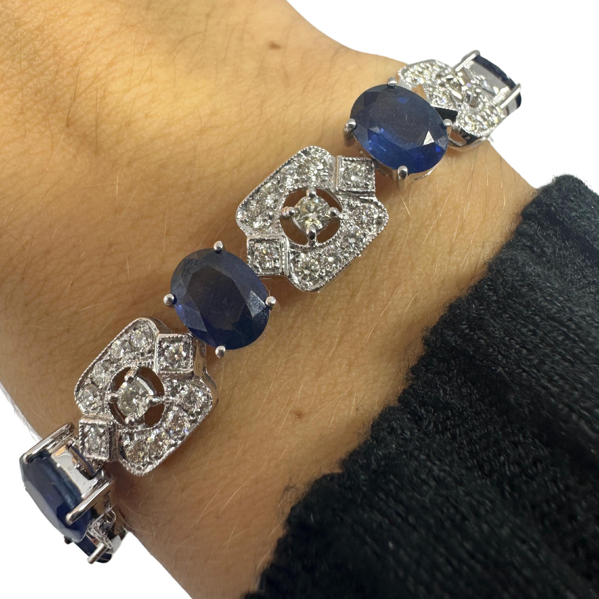 Bracelet en or blanc 18 carats avec diamants et saphirs en vente 2