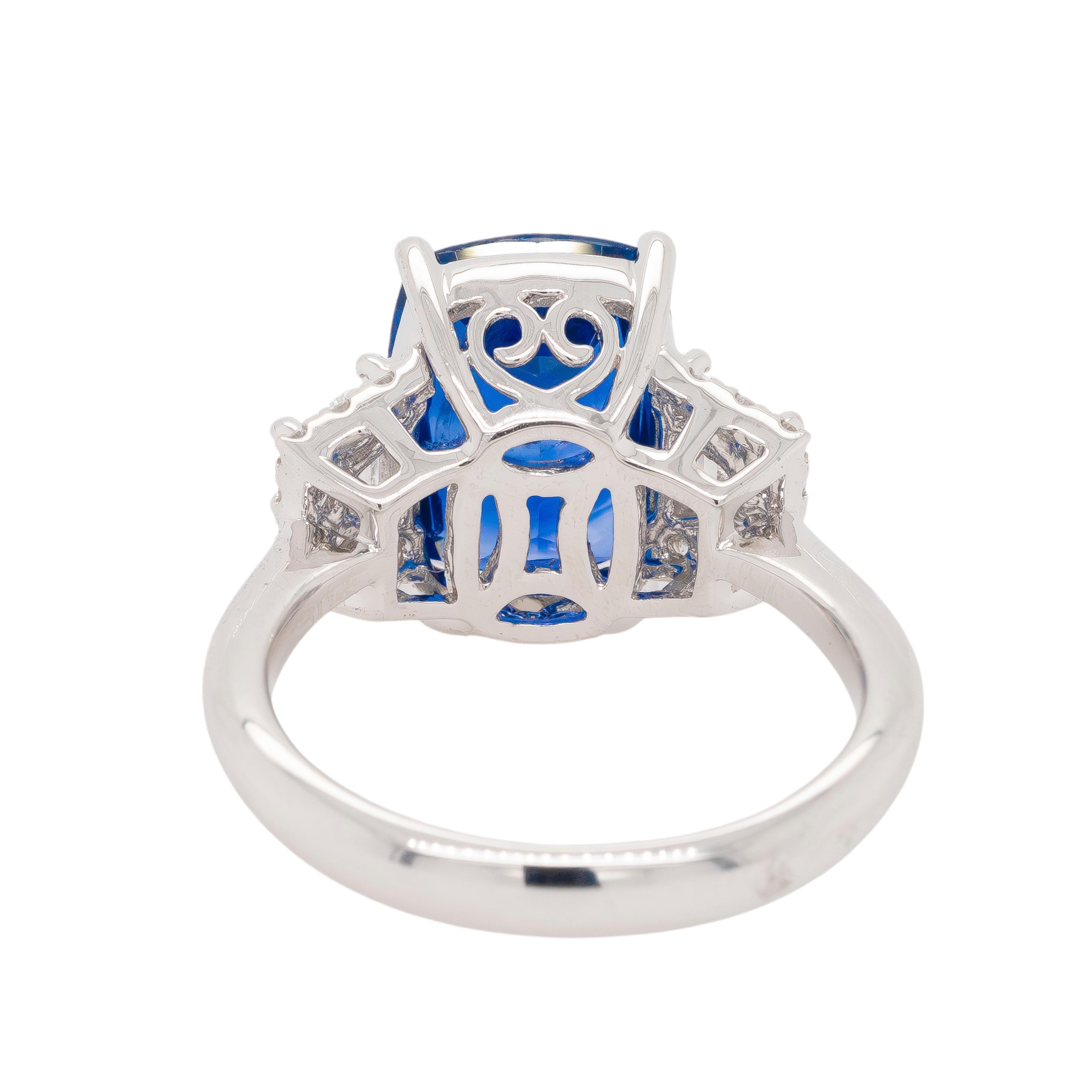 Ring aus 18 Karat Weißgold mit GIA-zertifiziertem Diamant und Saphir im Zustand „Neu“ in Boca Raton, FL