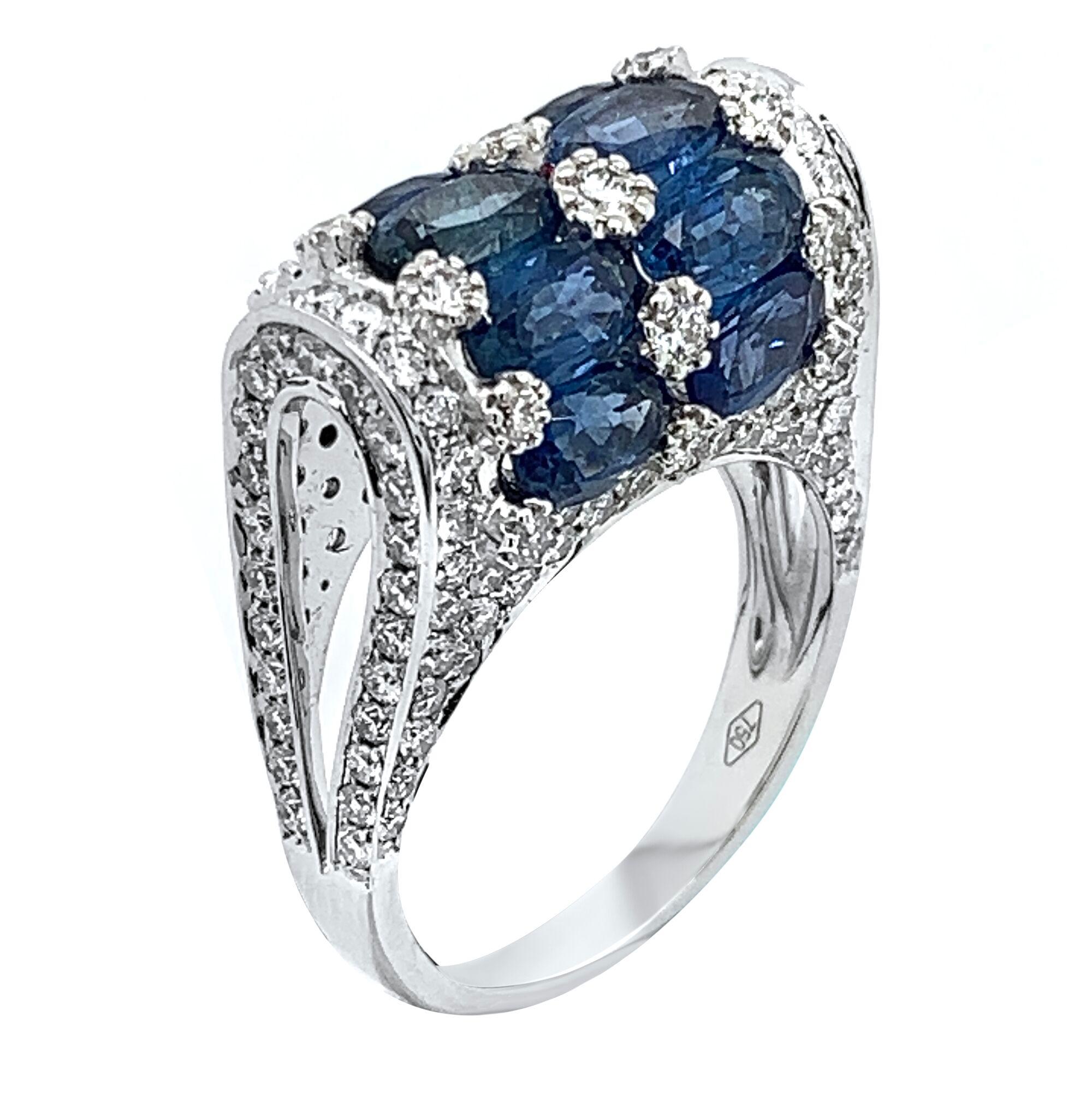 18 Karat White Gold Diamond and Sapphire Ring In New Condition For Sale In New York, NY