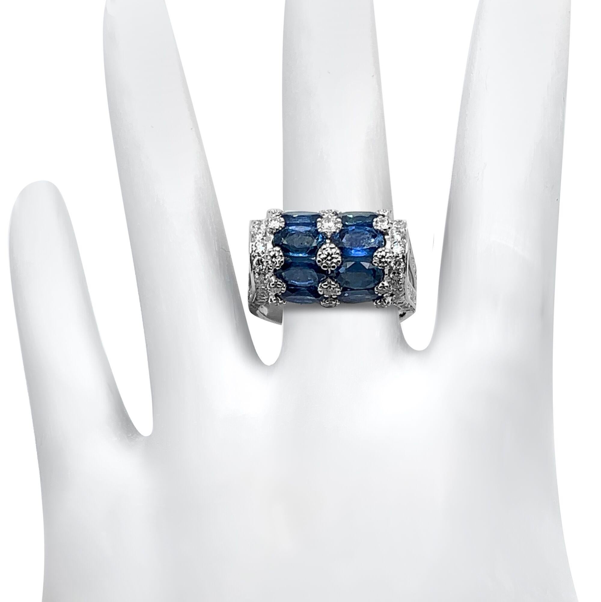18 Karat White Gold Diamond and Sapphire Ring For Sale 2