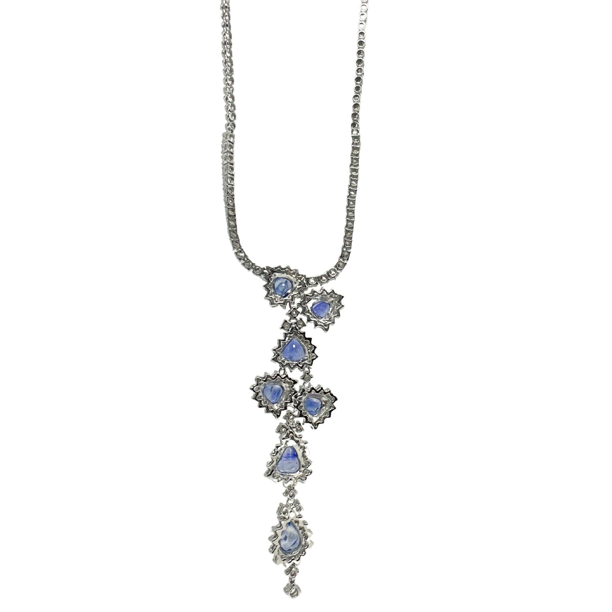 Collana a Y con diamanti e zaffiri in oro bianco 18K
Condit: In buone condizioni, con qualche lieve usura superficiale dovuta all'età.
Lunghezza: catena da 15 pollici con ciondolo da 3 pollici
Marcature: 