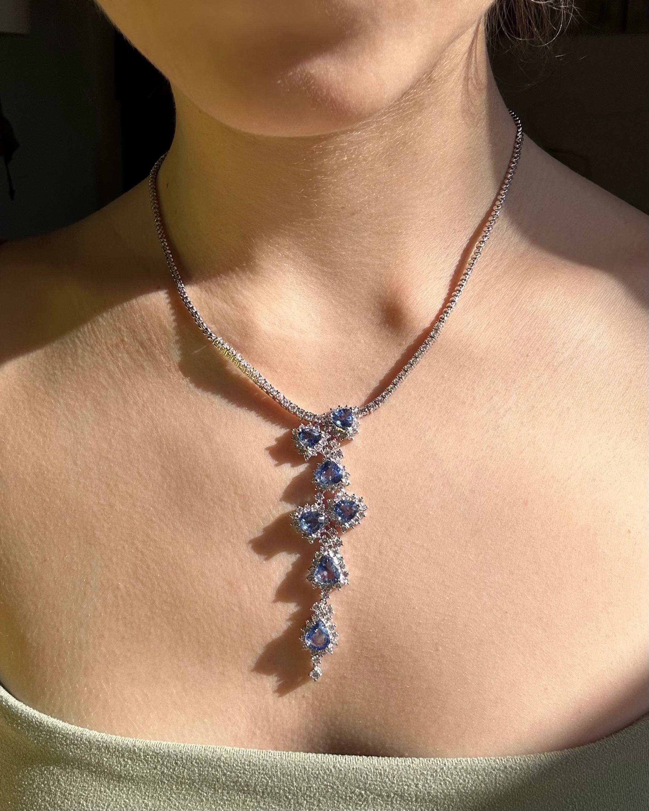 Collana a Y con diamanti e zaffiri in oro bianco 18K In condizioni buone in vendita a New York, NY