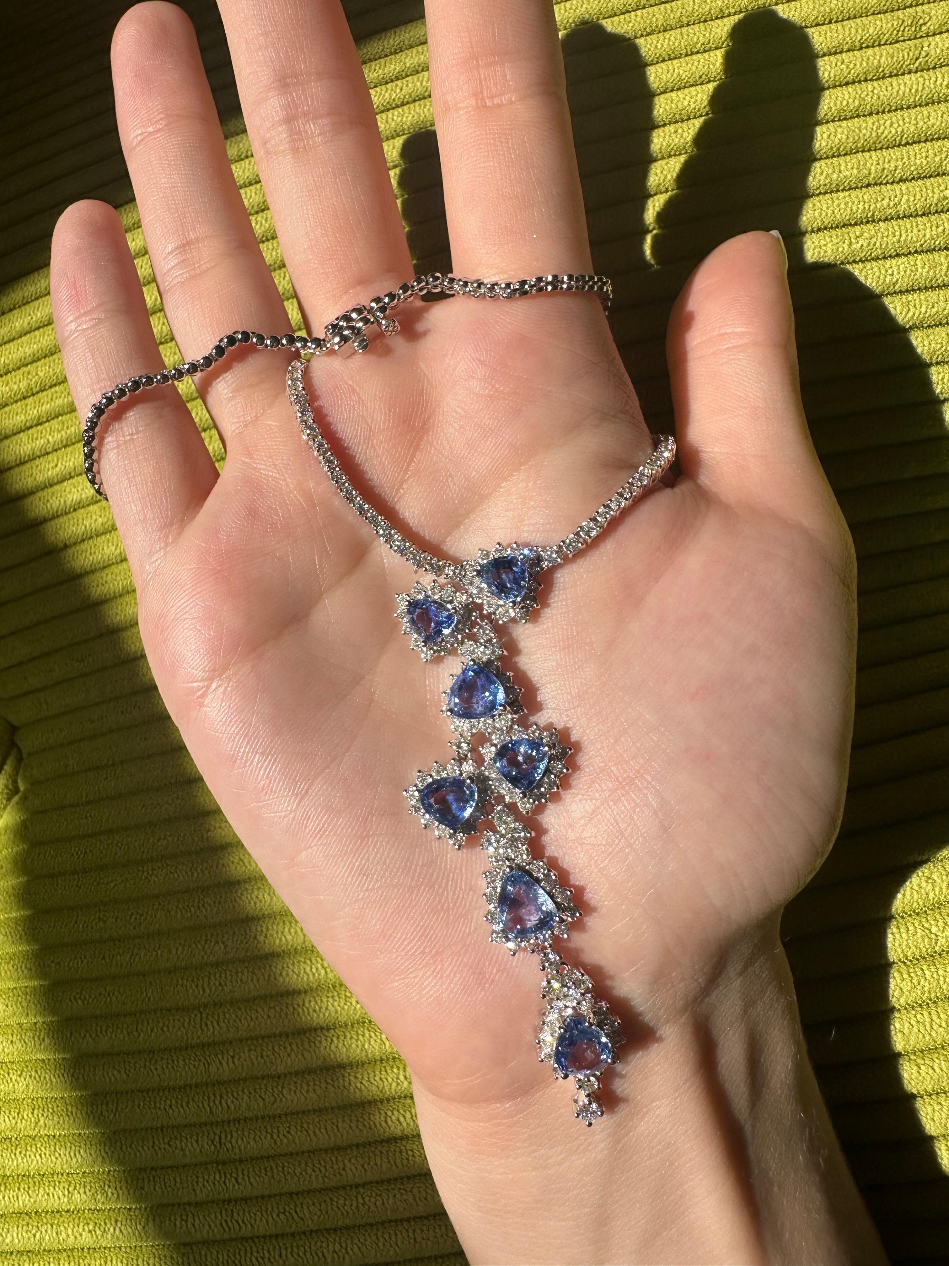 Donna Collana a Y con diamanti e zaffiri in oro bianco 18K in vendita