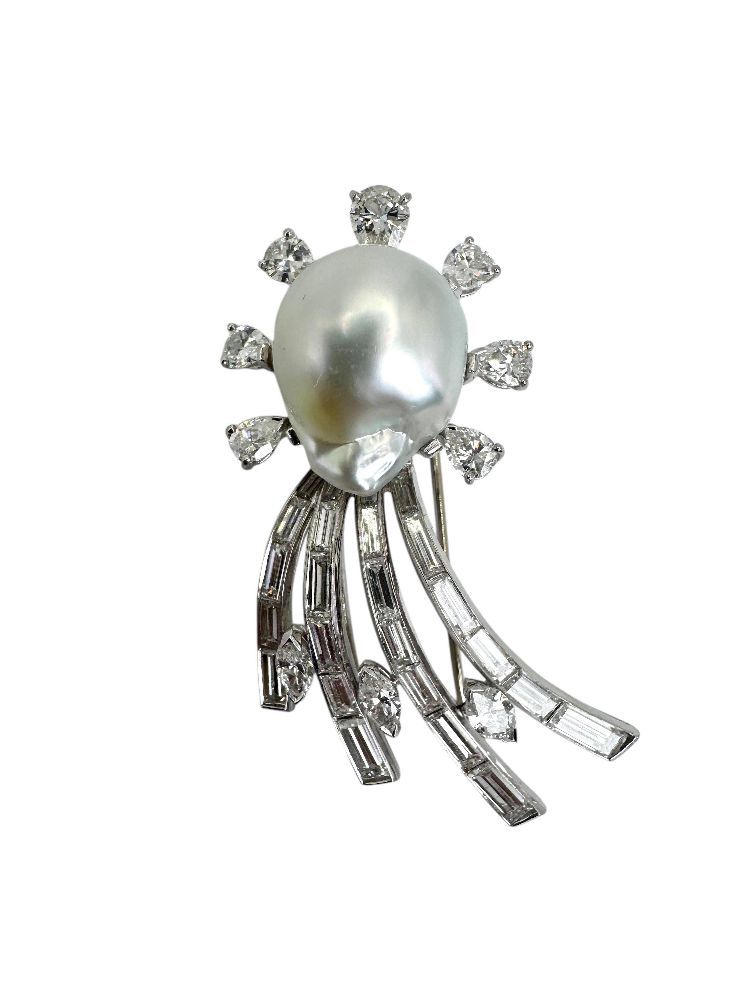 18K White Gold Diamond and South Sea Pearl Brooch im Angebot 3